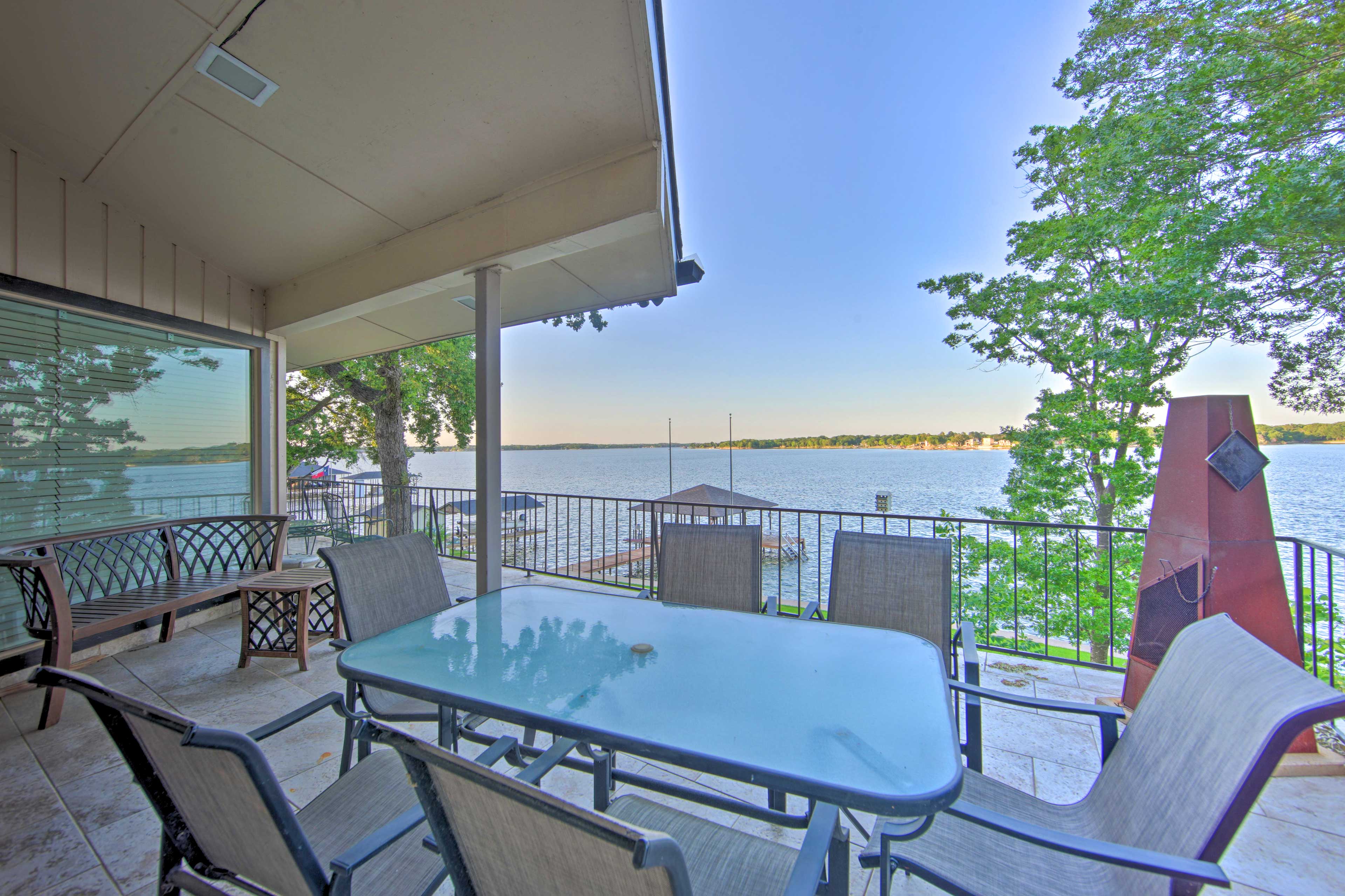 Property Image 2 - Malakoff Lakefront Home: Golf Course On-Site!
