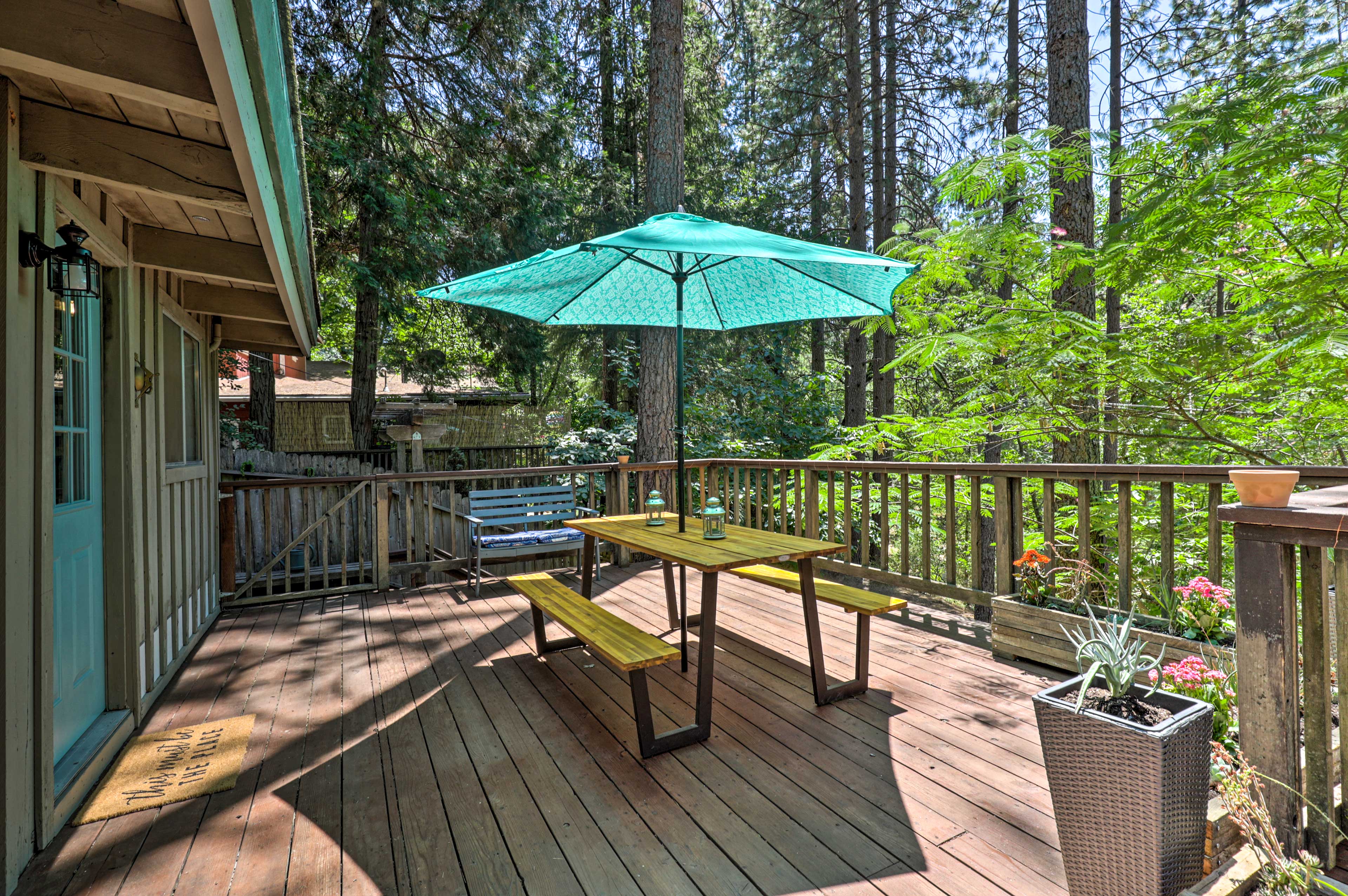 Loch Lomond Cabin w/ Hot Tub, Near Wineries!