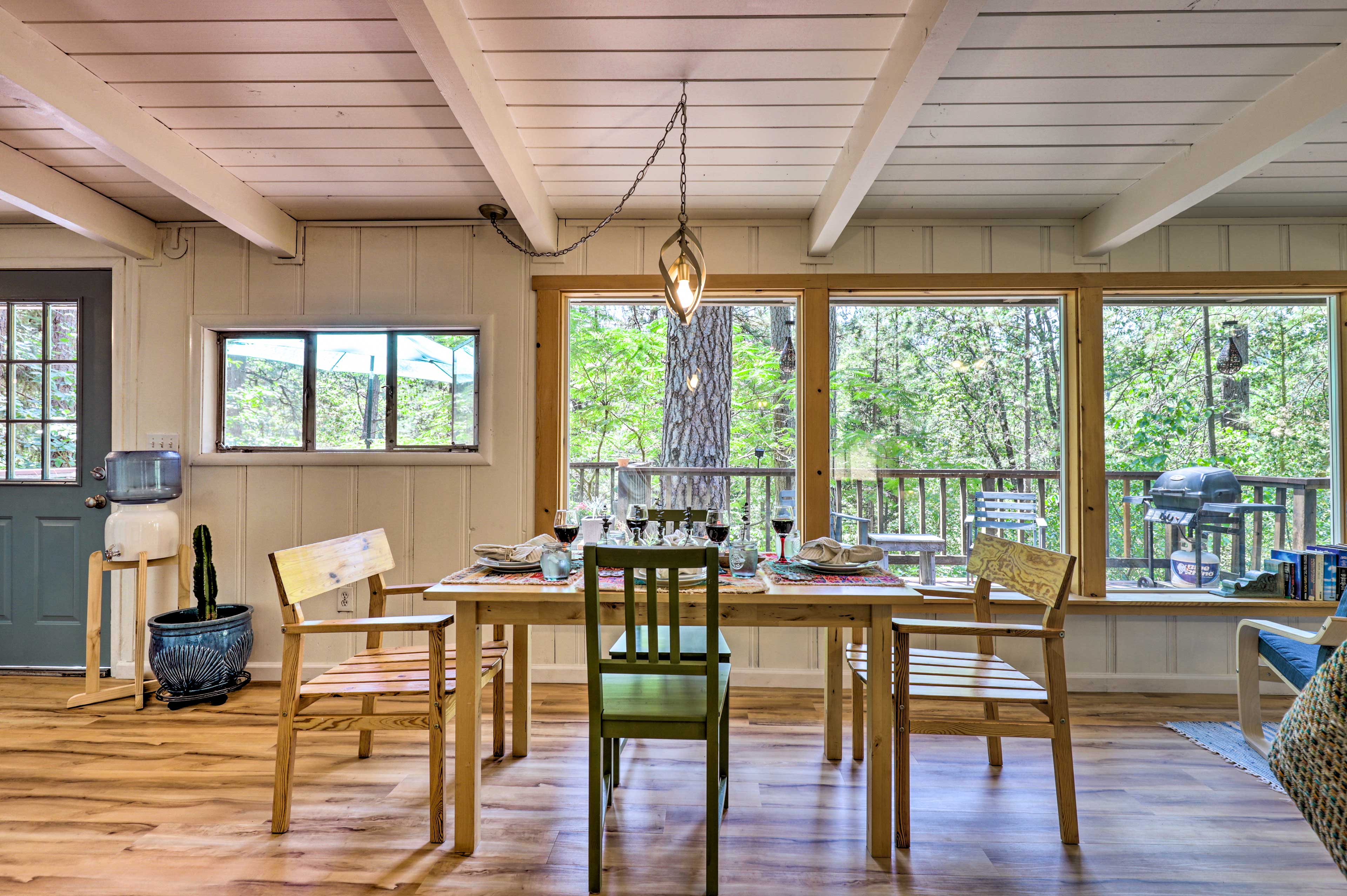 Property Image 2 - Loch Lomond Cabin w/ Hot Tub, Near Wineries!