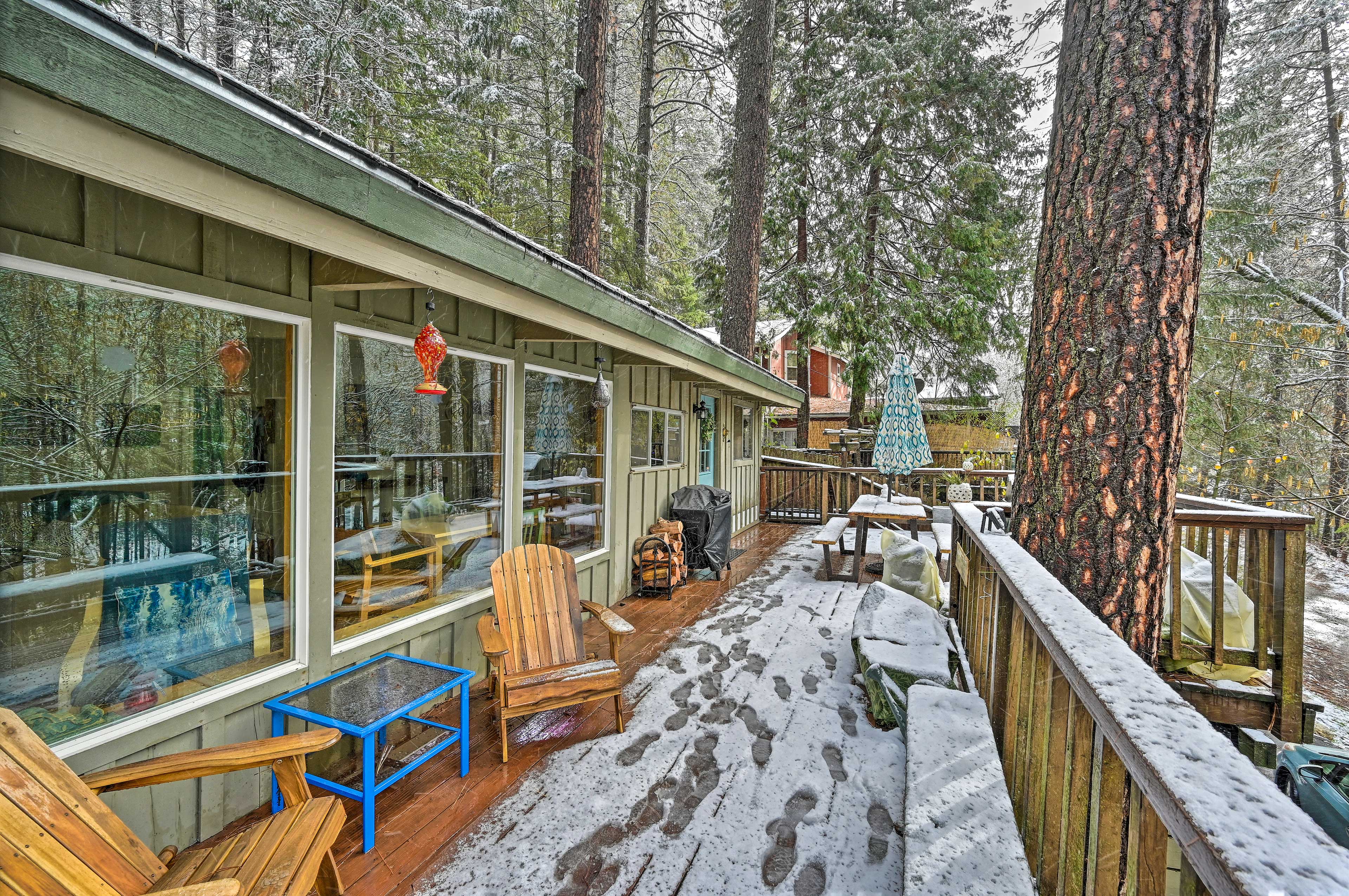 Property Image 2 - Loch Lomond Cabin w/ Hot Tub, Near Wineries!