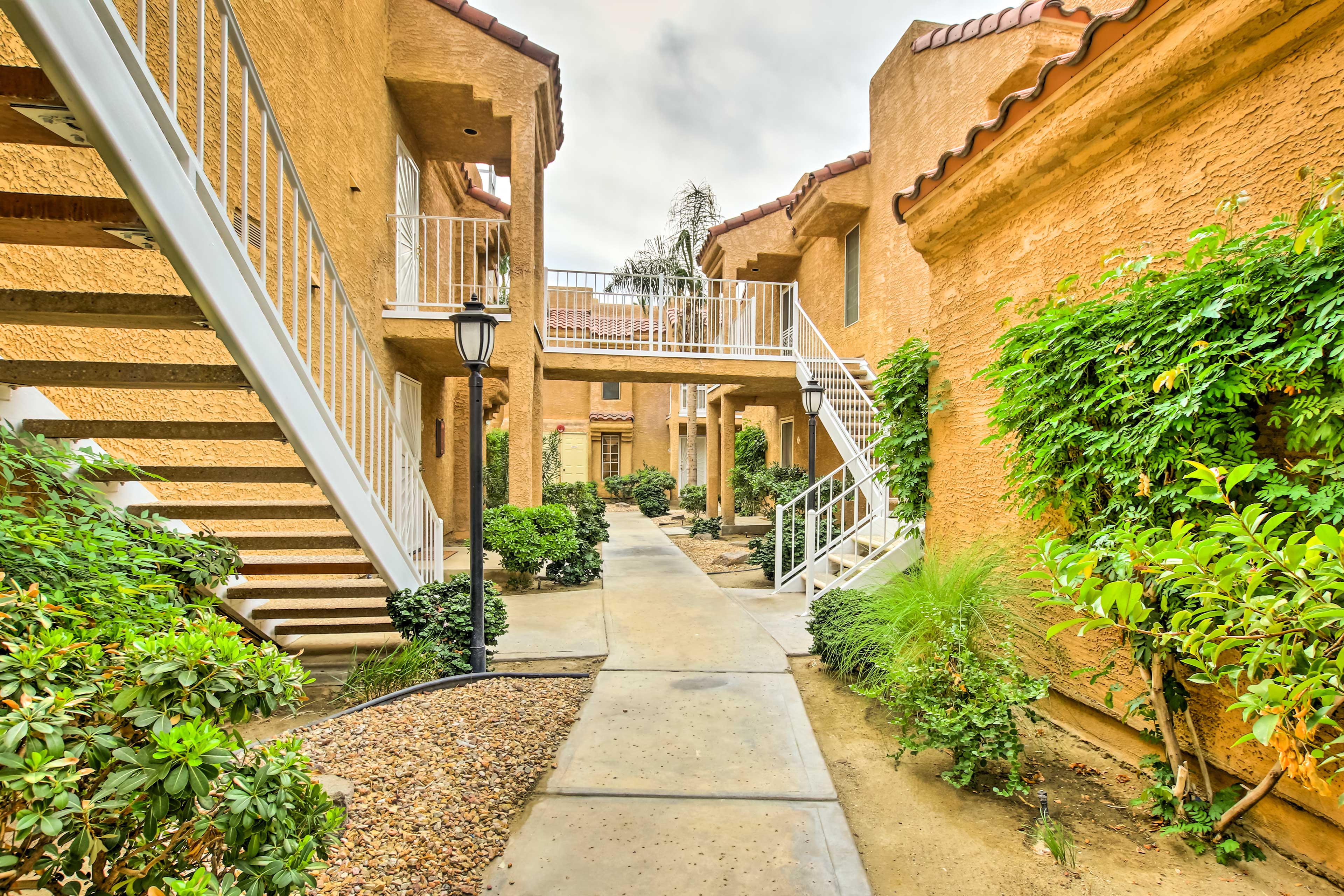 Pool & Hot Tub Access: Modern Palm Springs Condo