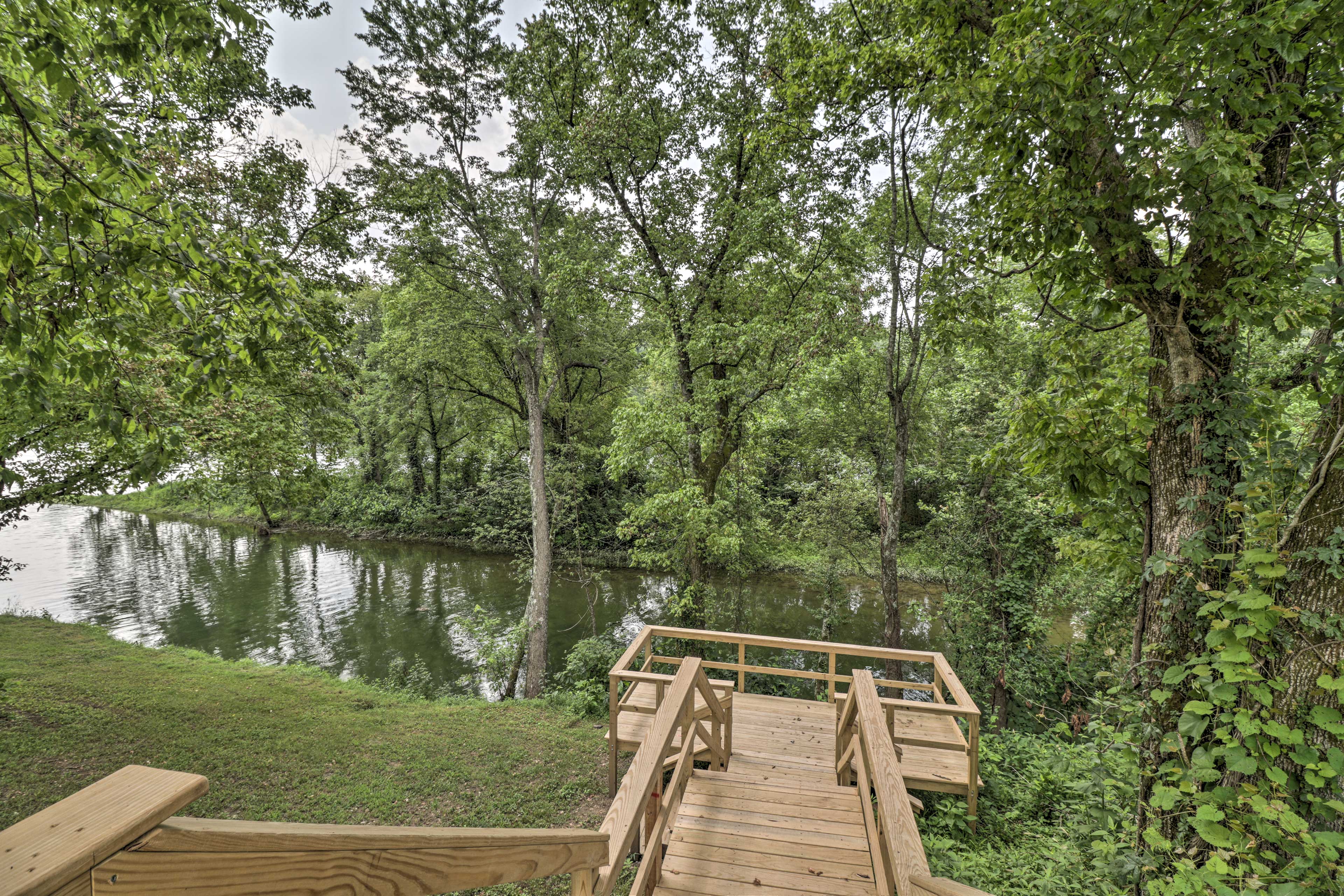 Property Image 2 - Mountain Home Cottage w/ Deck on White River!