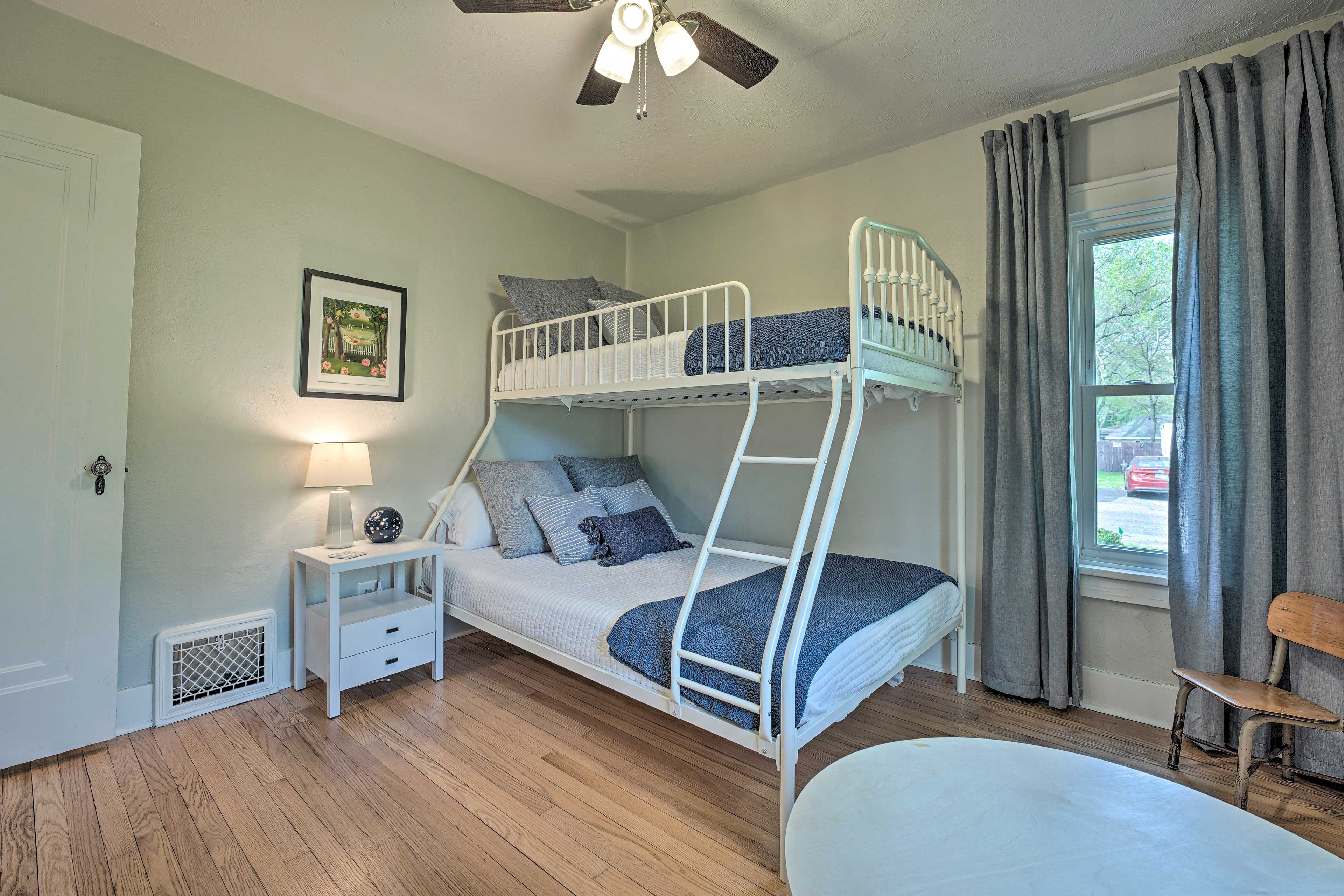 Benton Harbor 'Gracie Cottage' w/ Hot Tub + Yard!