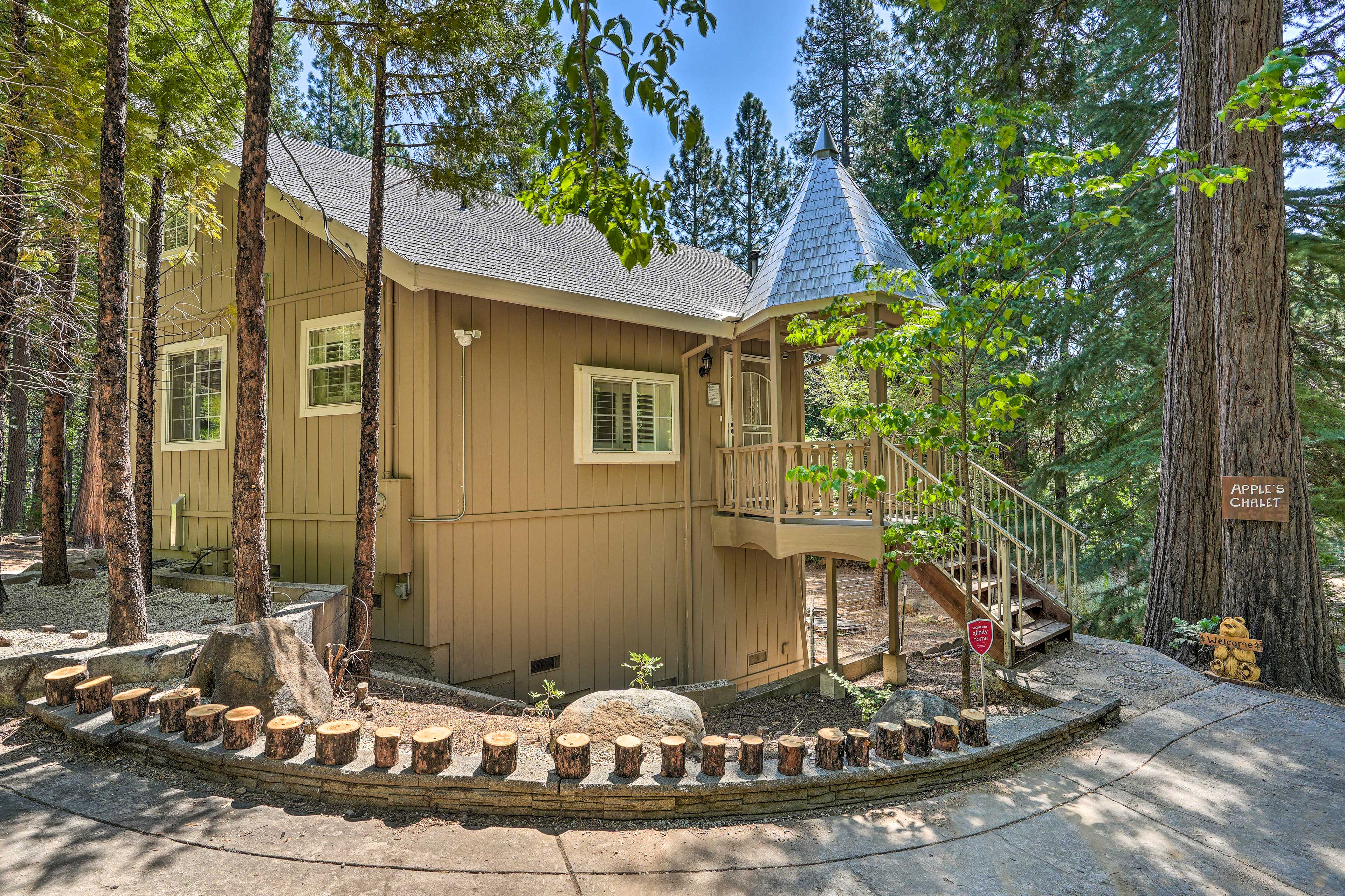 Property Image 1 - ‘Apple’s Chalet’ < 1 Mi to Jenkinson Lake!