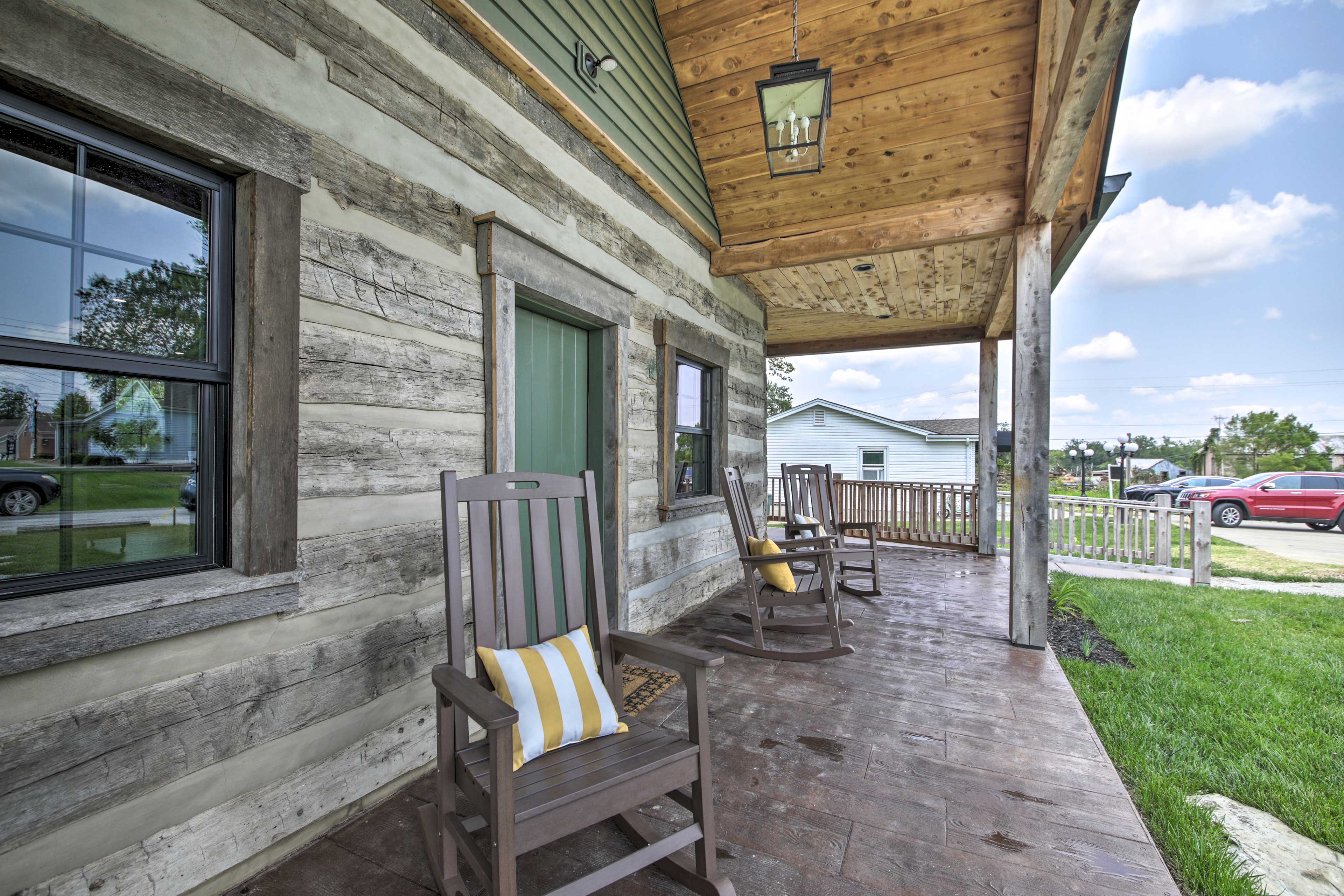 ‘Bross Brother's Cabin’ w/ Wraparound Porch!