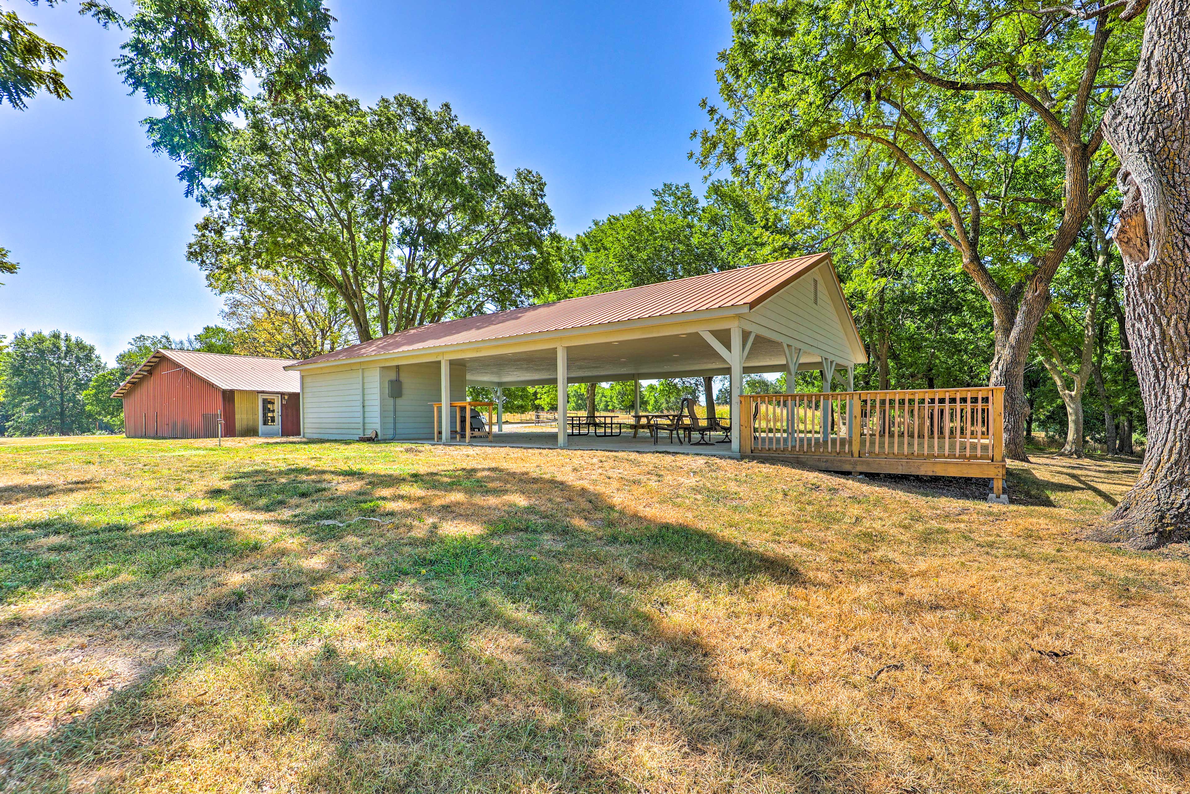 'Lochview Lodge' Idyllic Farmhouse in Grove!