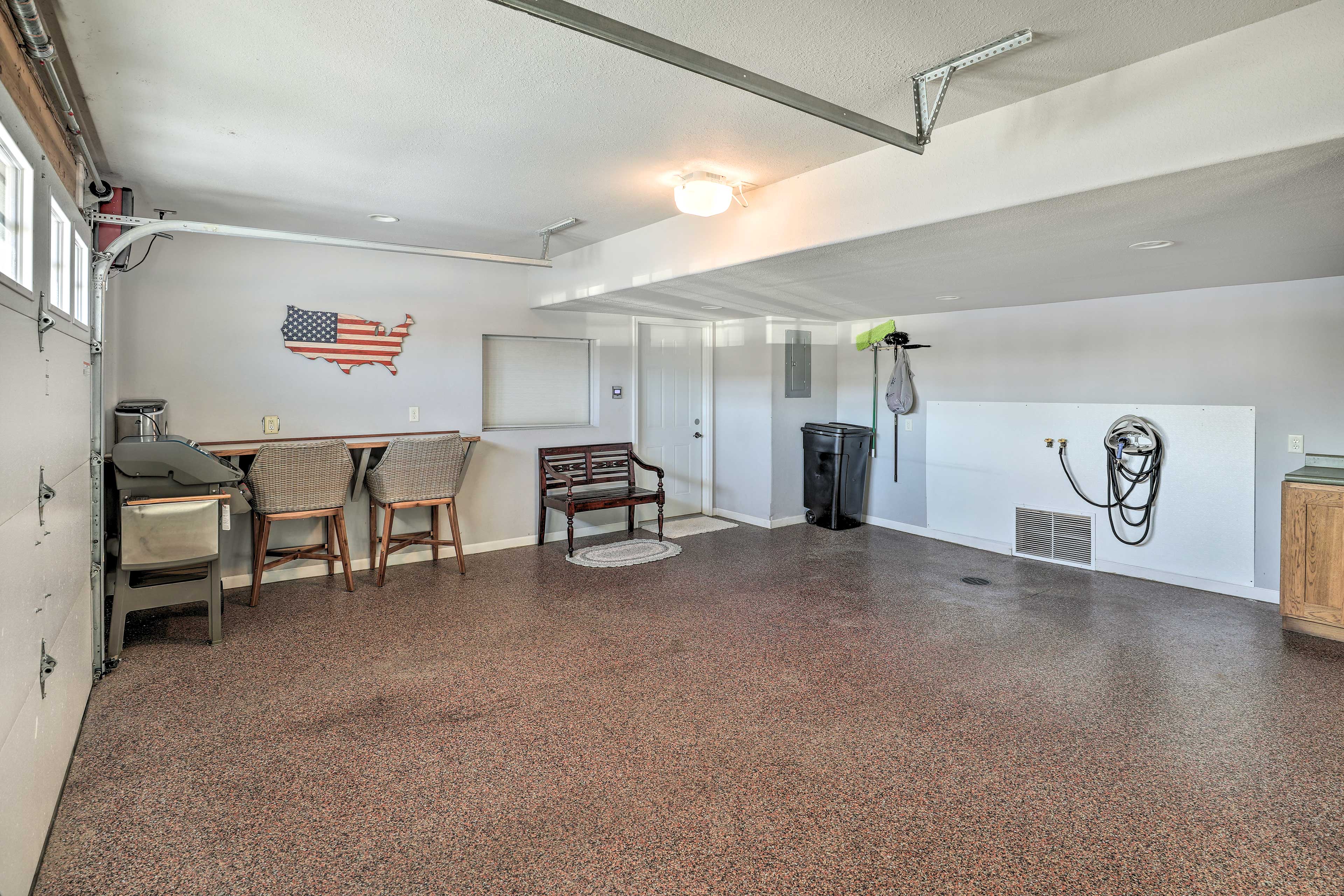 Regal River Retreat in the Heart of Yankton!