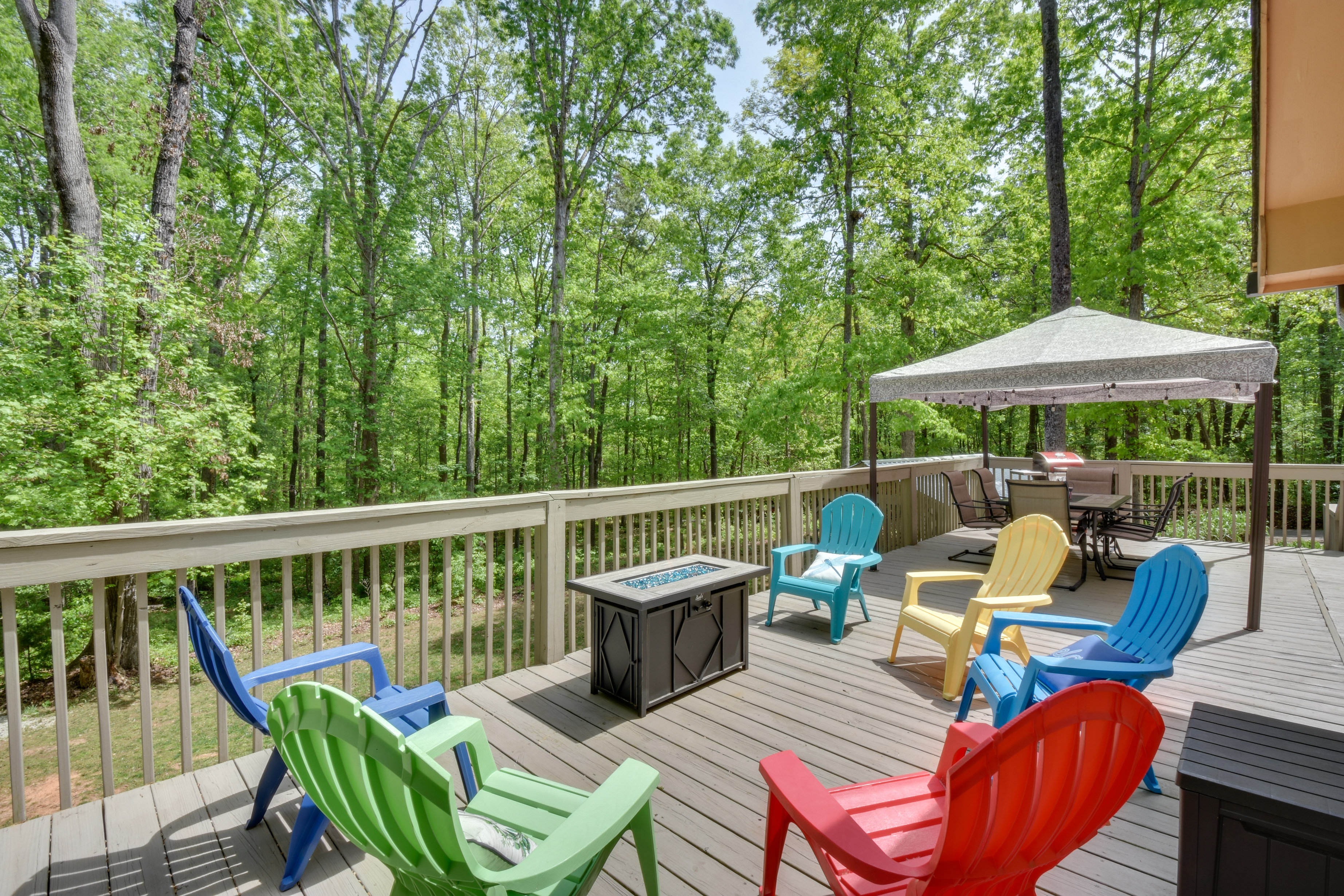 Property Image 1 - ‘The Lake Place’ Cabin w/ Golf Cart & Free Kayaks!