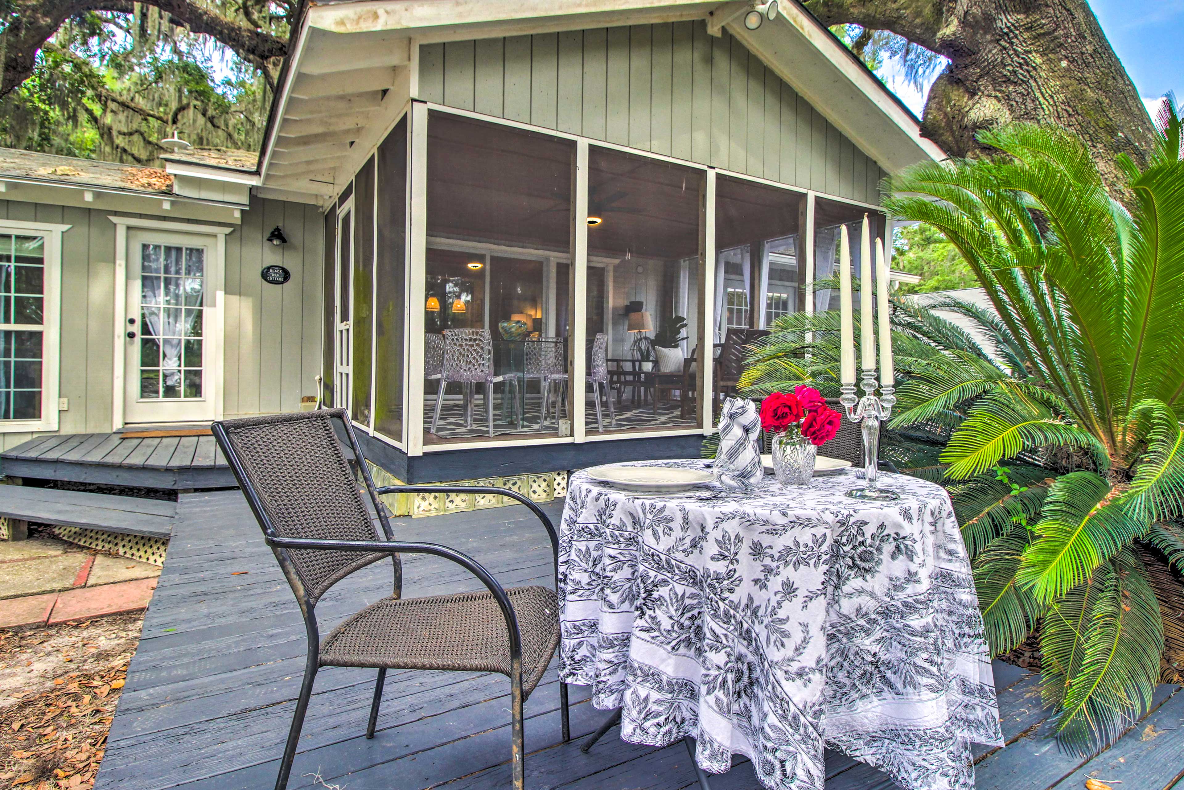 'The River Cottage' Charming Retreat w/ Dock