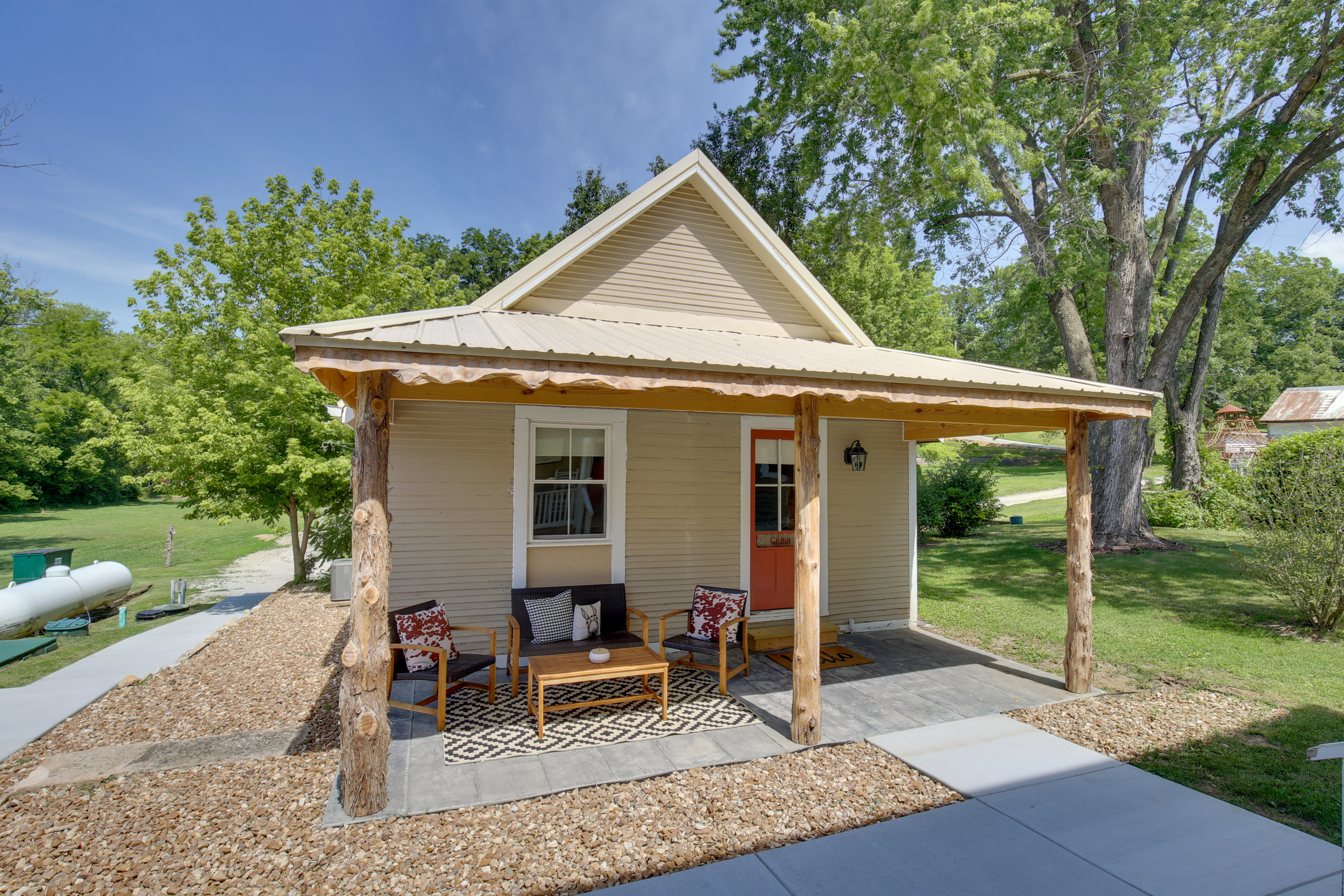 ‘The Reubling House’ - Modern-Rustic Cabin!