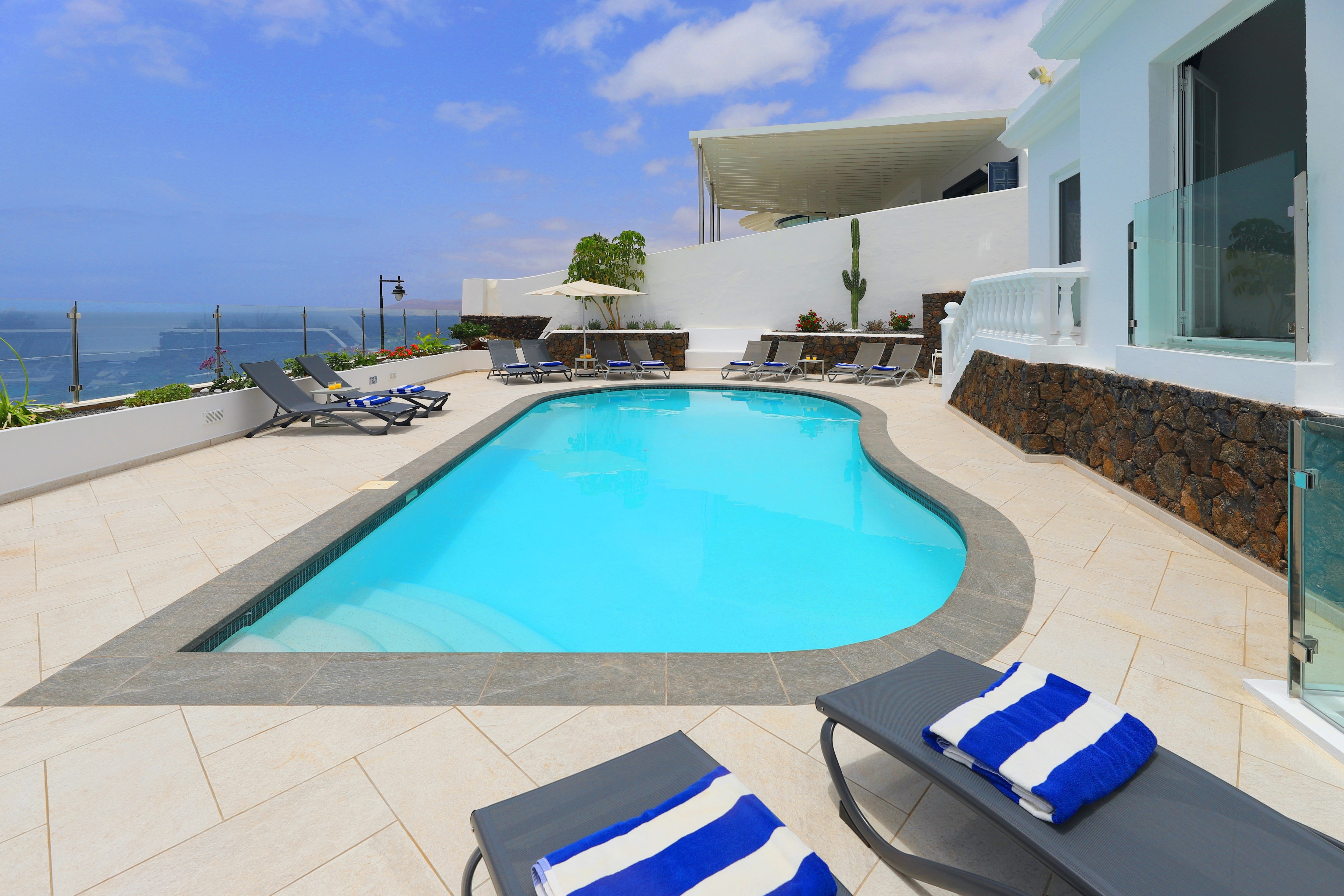 Property Image 1 - Luxury Puerto Del Carmen Villa | 4 Bedrooms | La Perla | Modern Furnishings | Stunning Sea Views