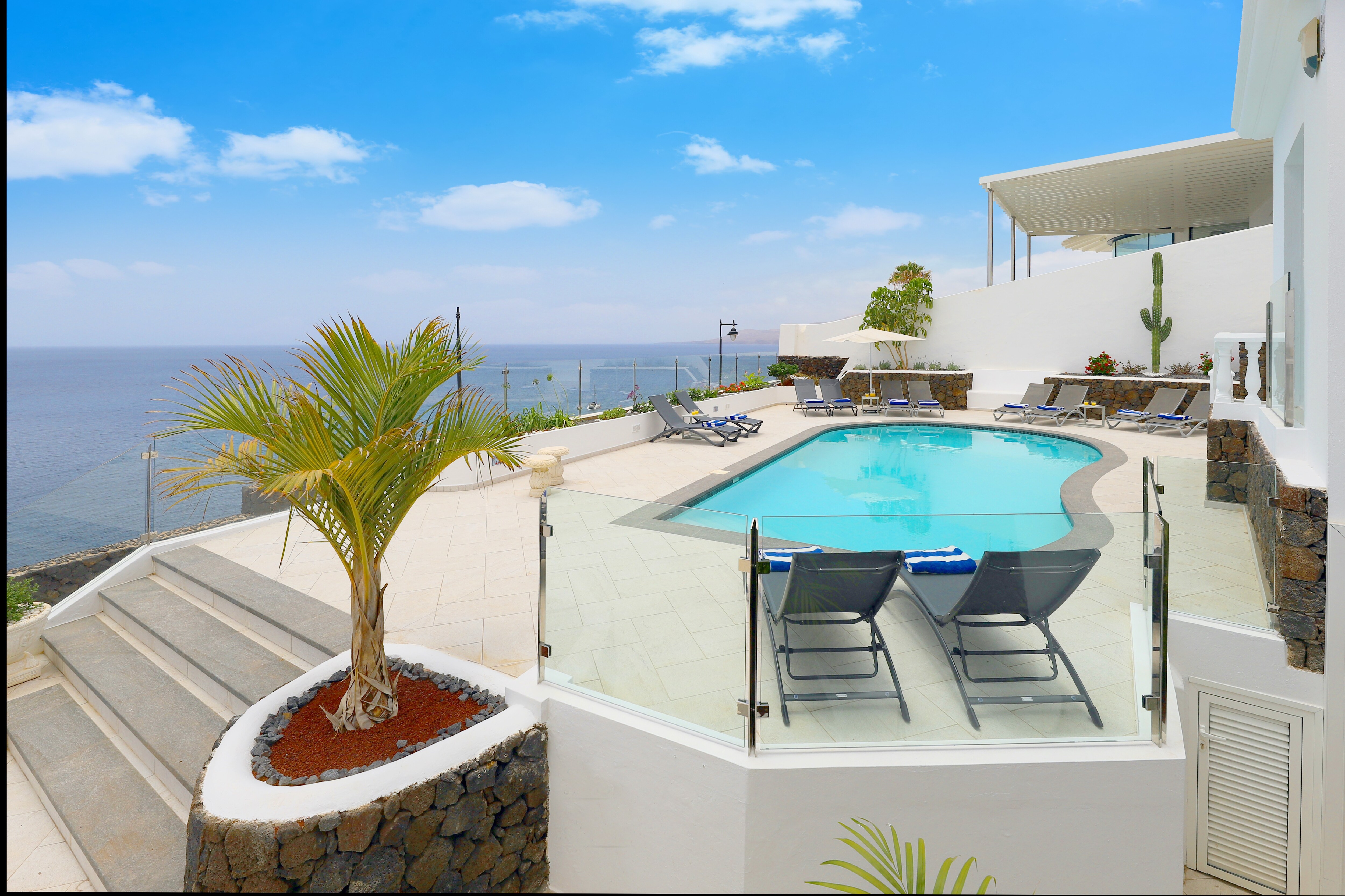 Property Image 2 - Luxury Puerto Del Carmen Villa | 4 Bedrooms | La Perla | Modern Furnishings | Stunning Sea Views