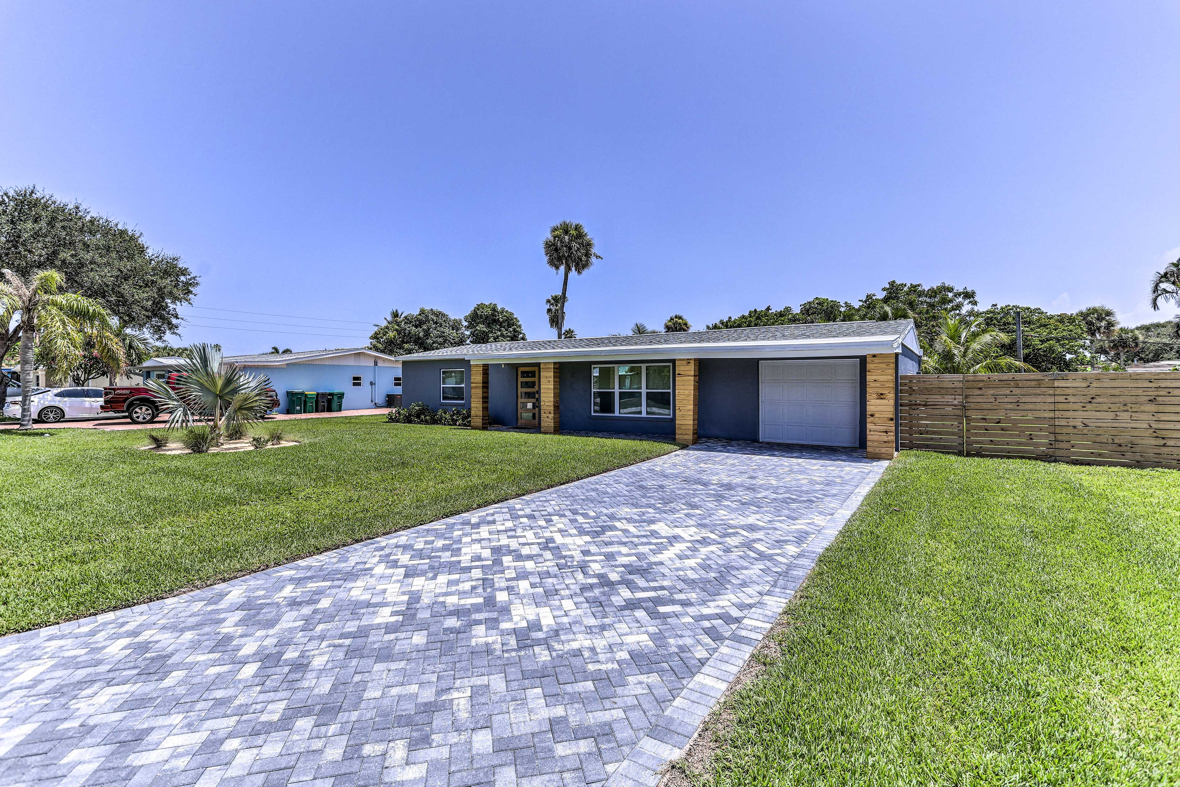 Property Image 2 - Beach House w/ Outdoor Kitchen, Walk to Coast