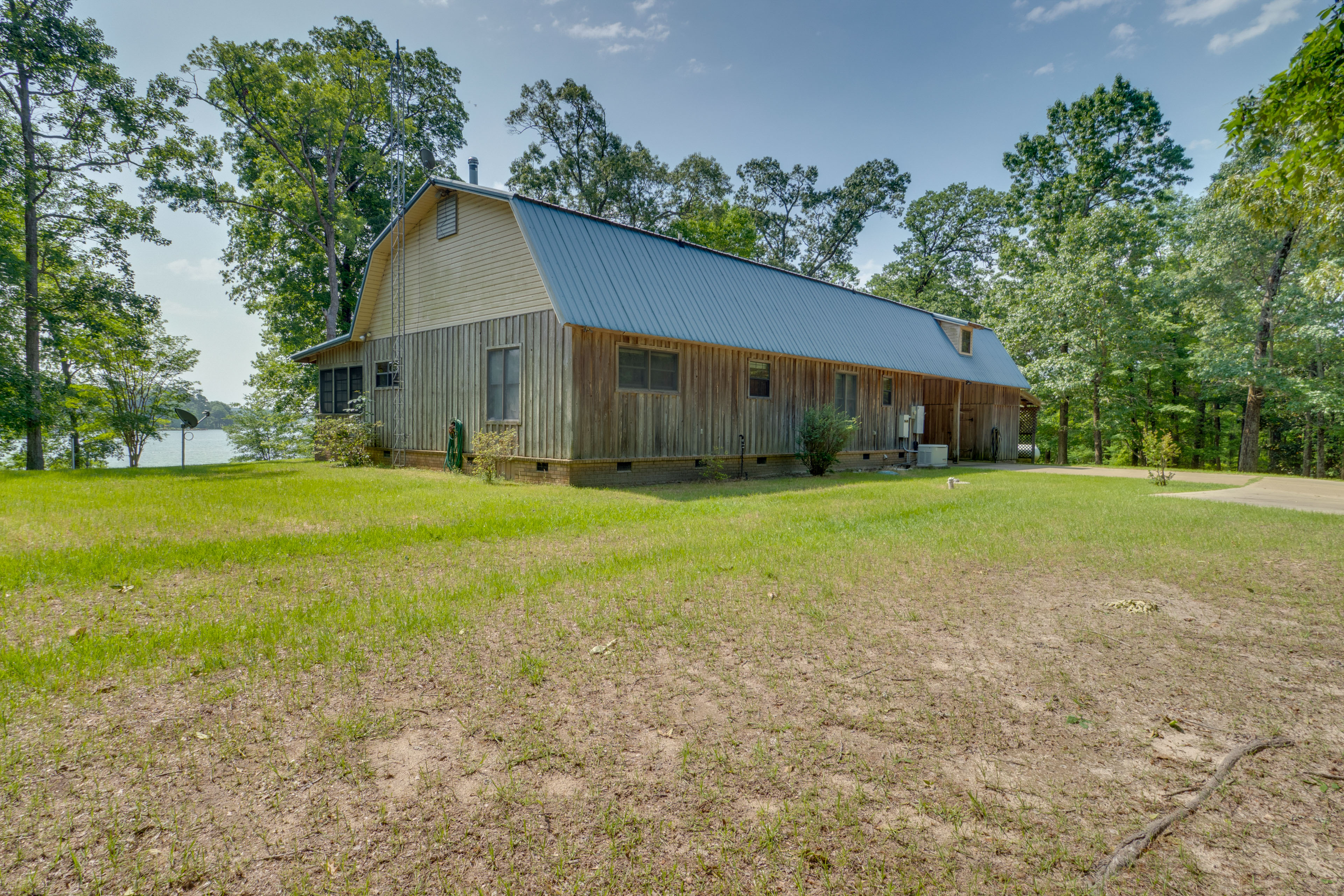 Beautiful Toledo Bend Retreat w/ Private Dock