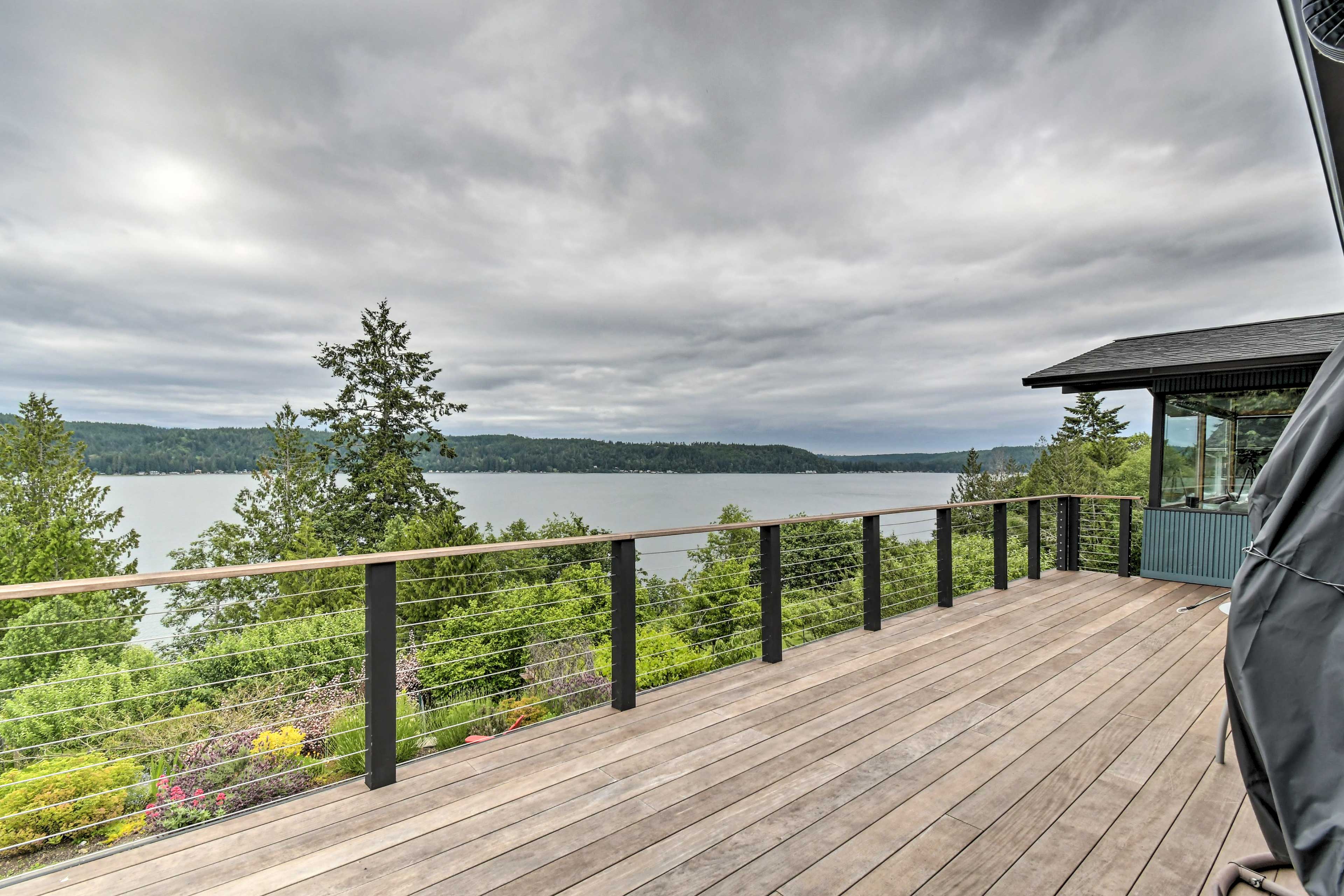 Bright & Airy Home w/ Sweeping View + Hot Tub