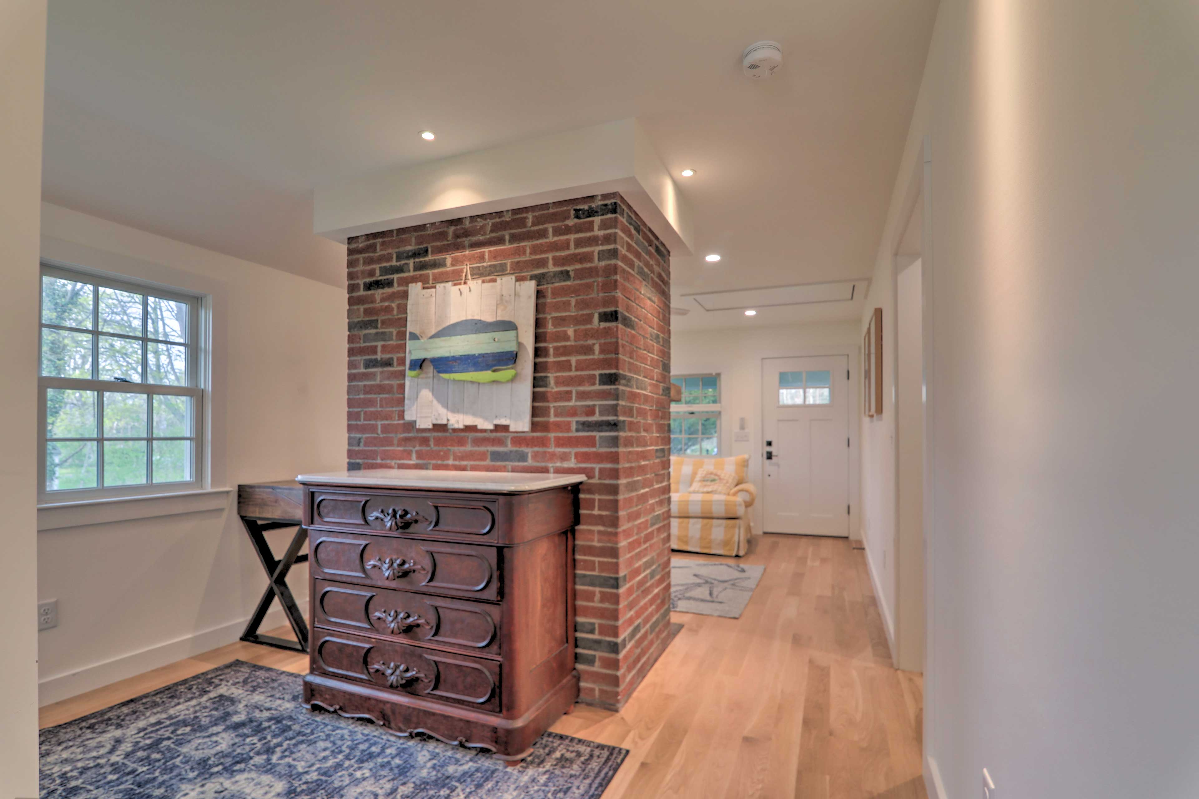 Cape Cod Cottage w/ Fire Pit - Walk to Beach!