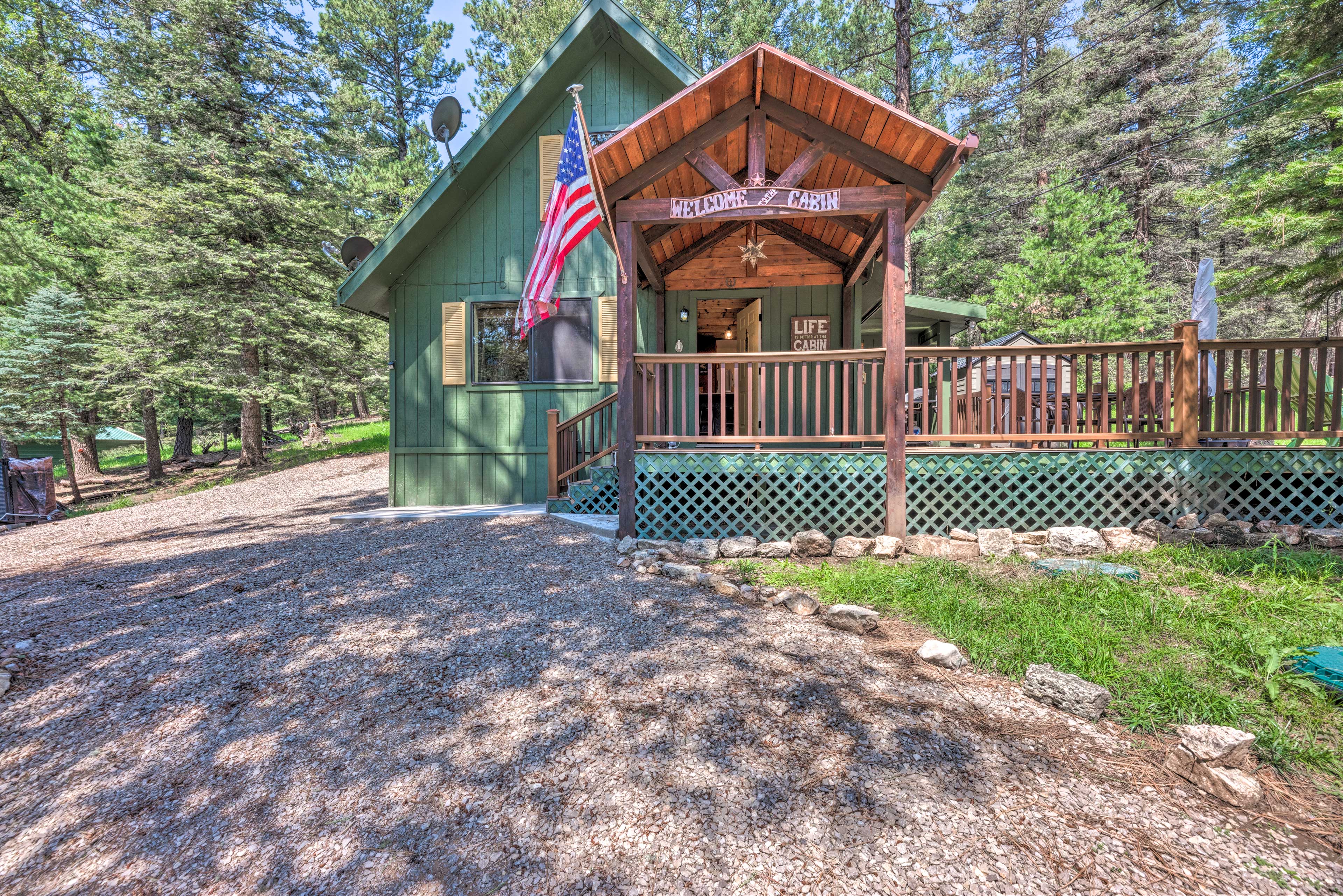 Property Image 2 - ’Casa Verde’ Cabin w/ Fire Pit: 4 Mi to Ski