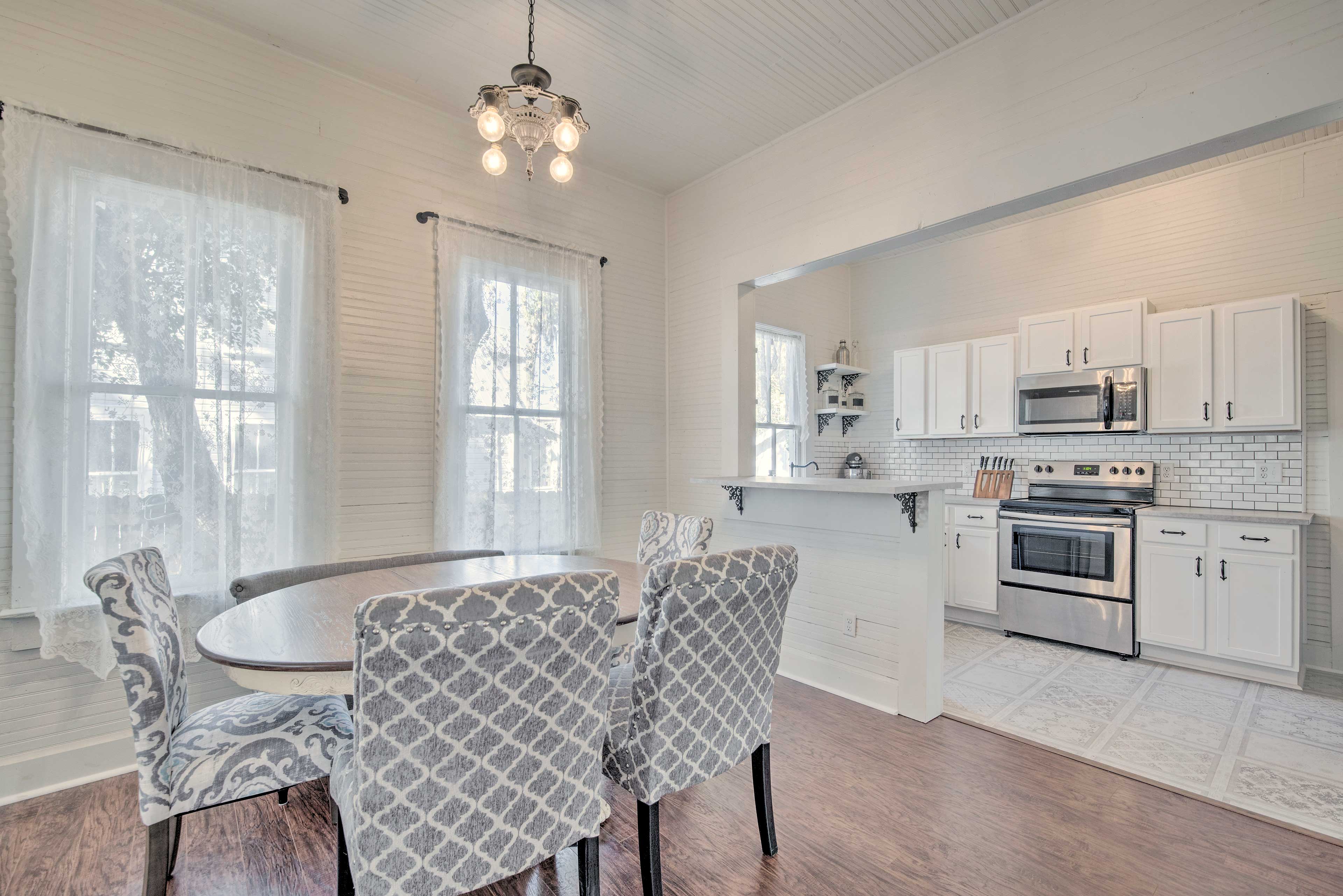 Charming 100-Year-Old Home < 1 Mi to Downtown