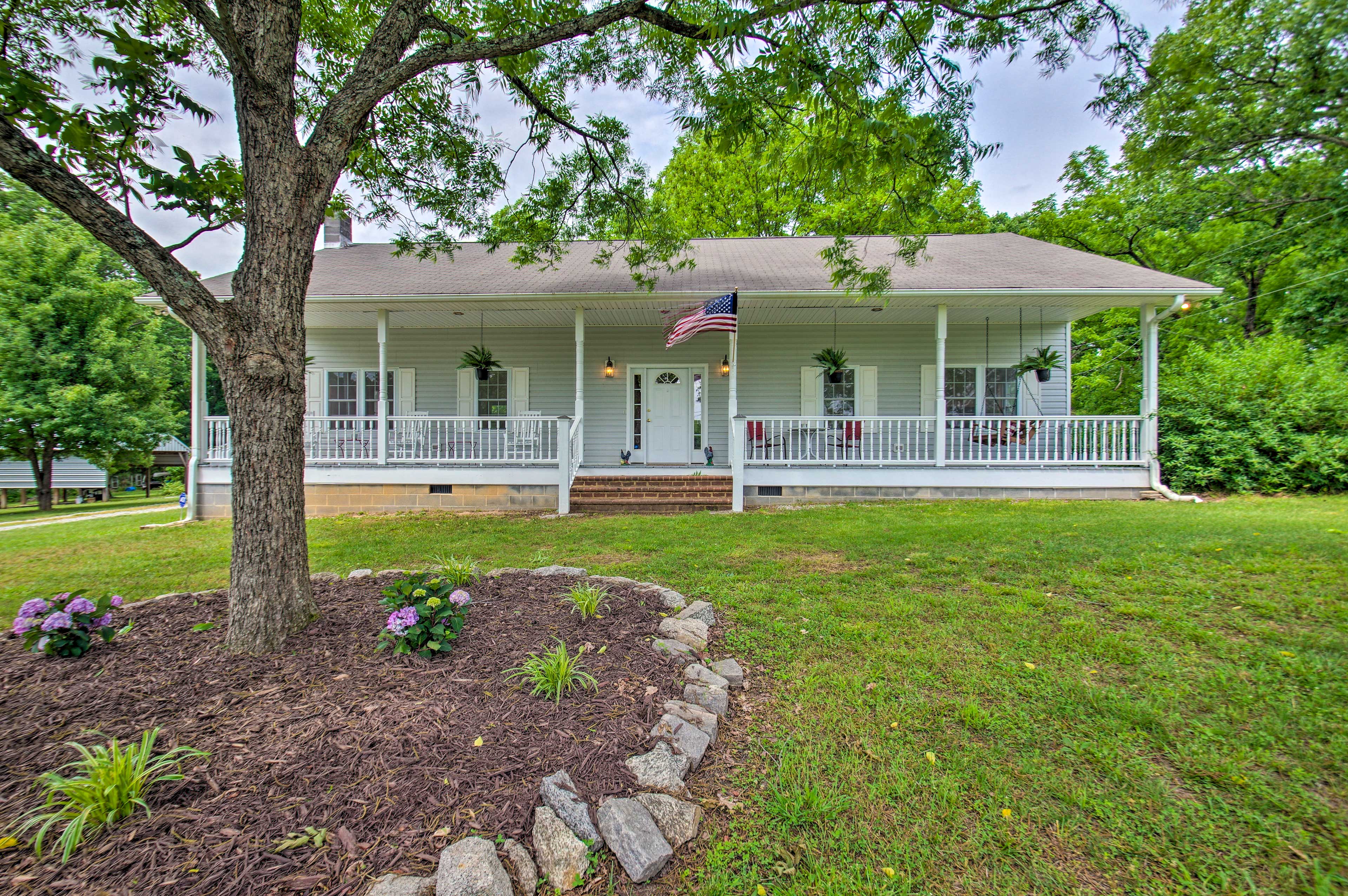 Property Image 1 - Charming Boydton Retreat ~ 5 Mi to Kerr Lake!