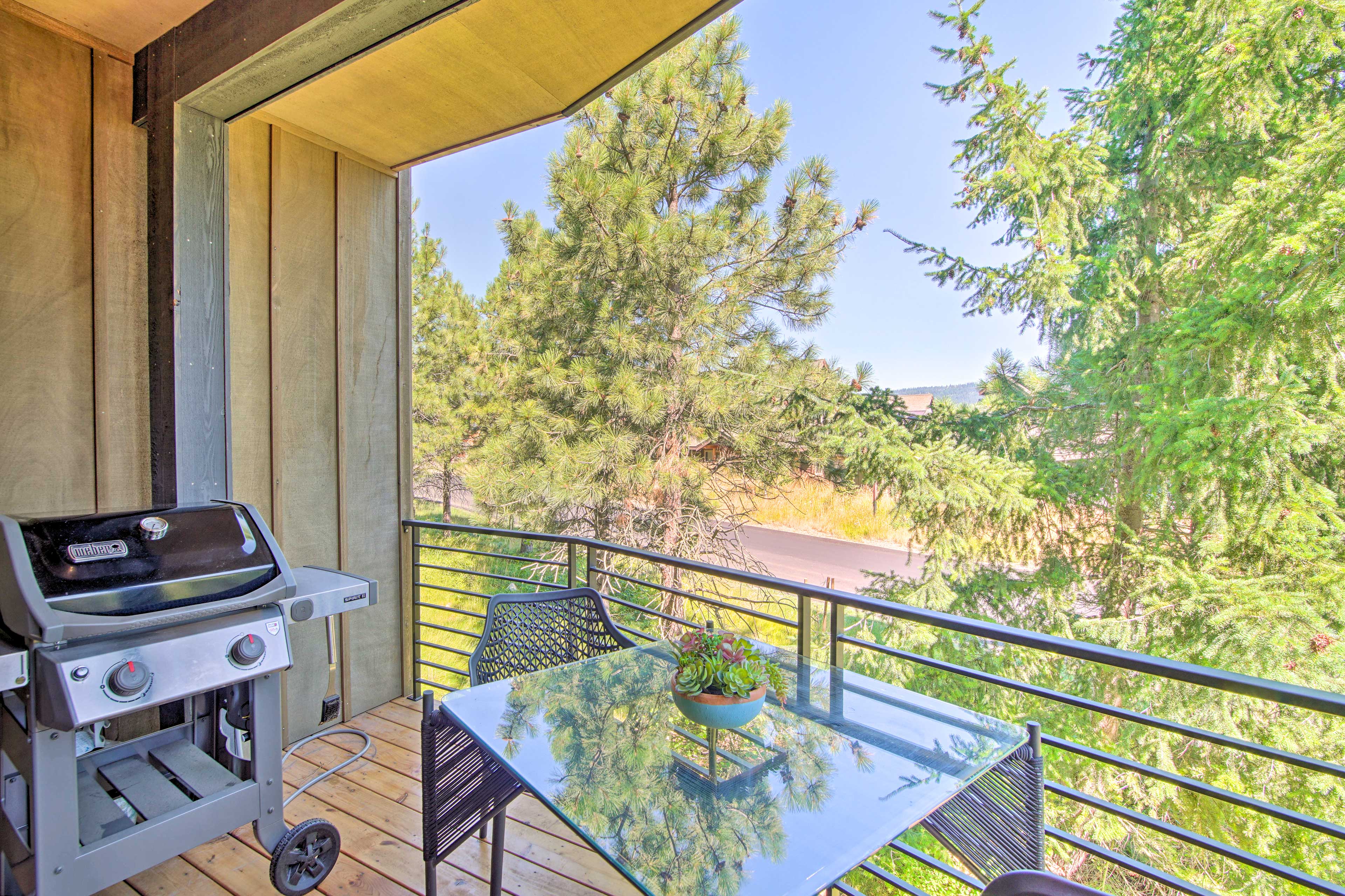 Property Image 2 - Charming Cle Elum Townhome w/ Balcony & Views