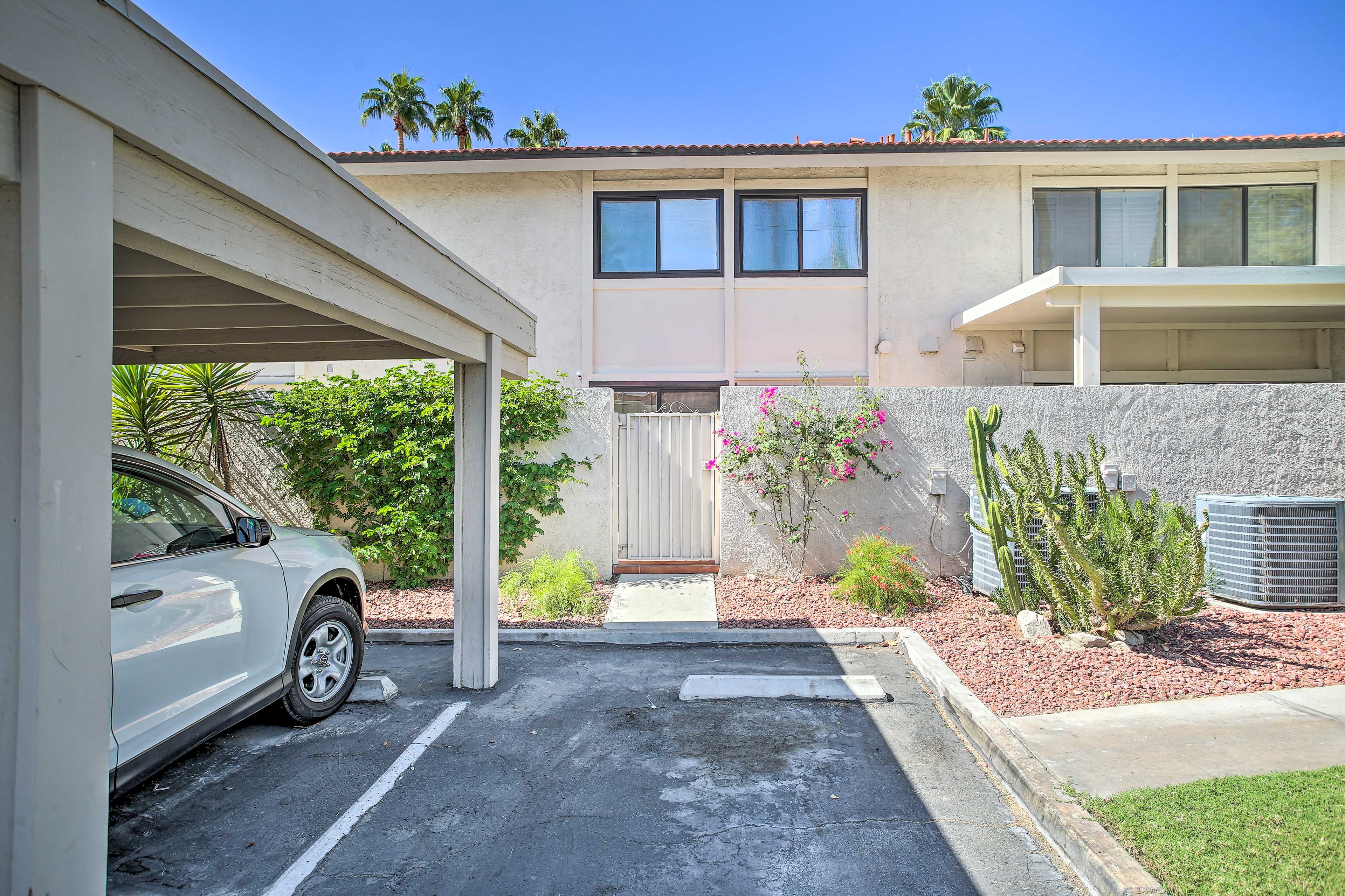 Townhome w/ Pool Access, Near Dtwn Palm Springs!