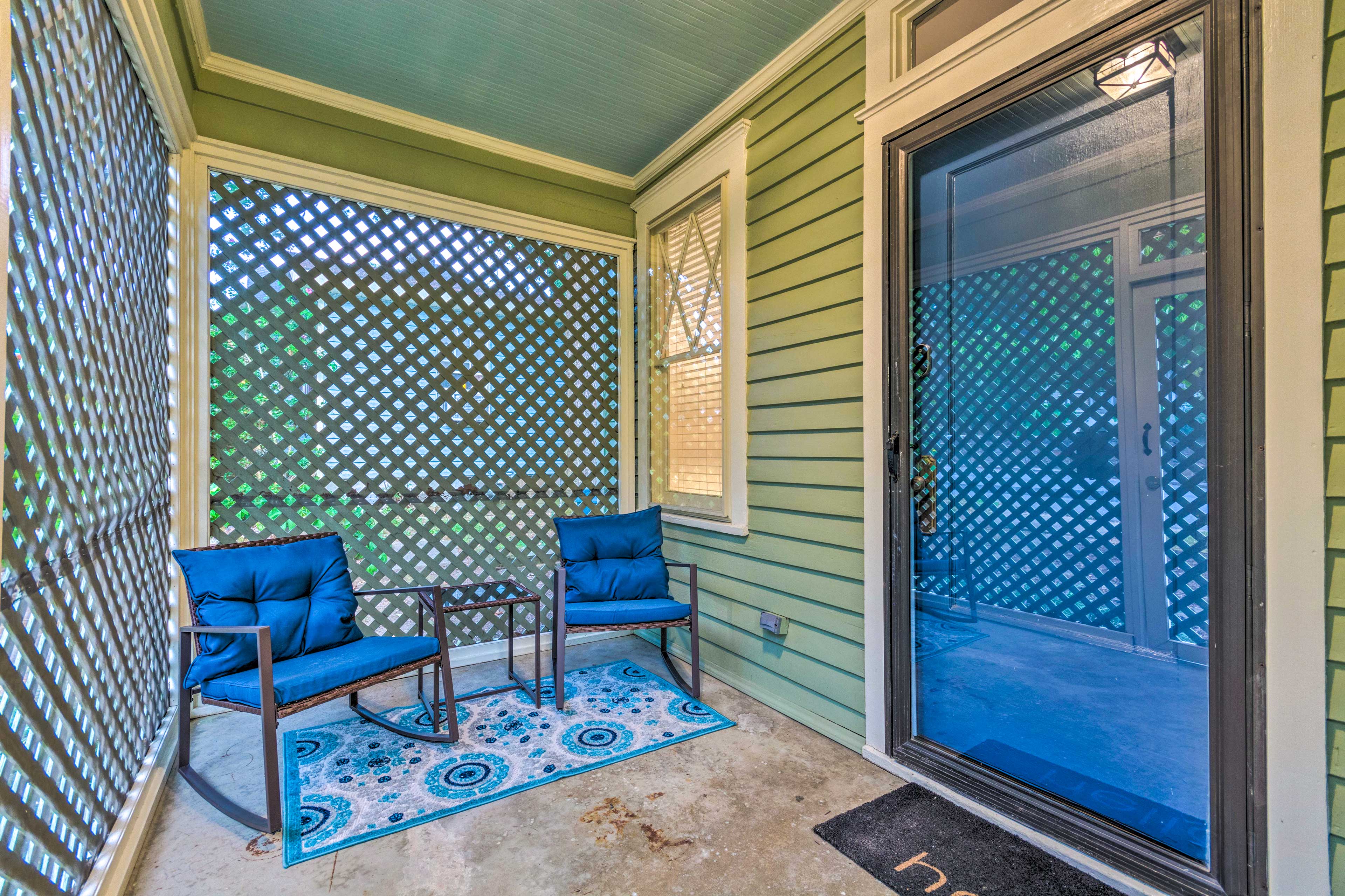 Colorful Cottage w/ Deck ~ 5 Mi to Downtown!