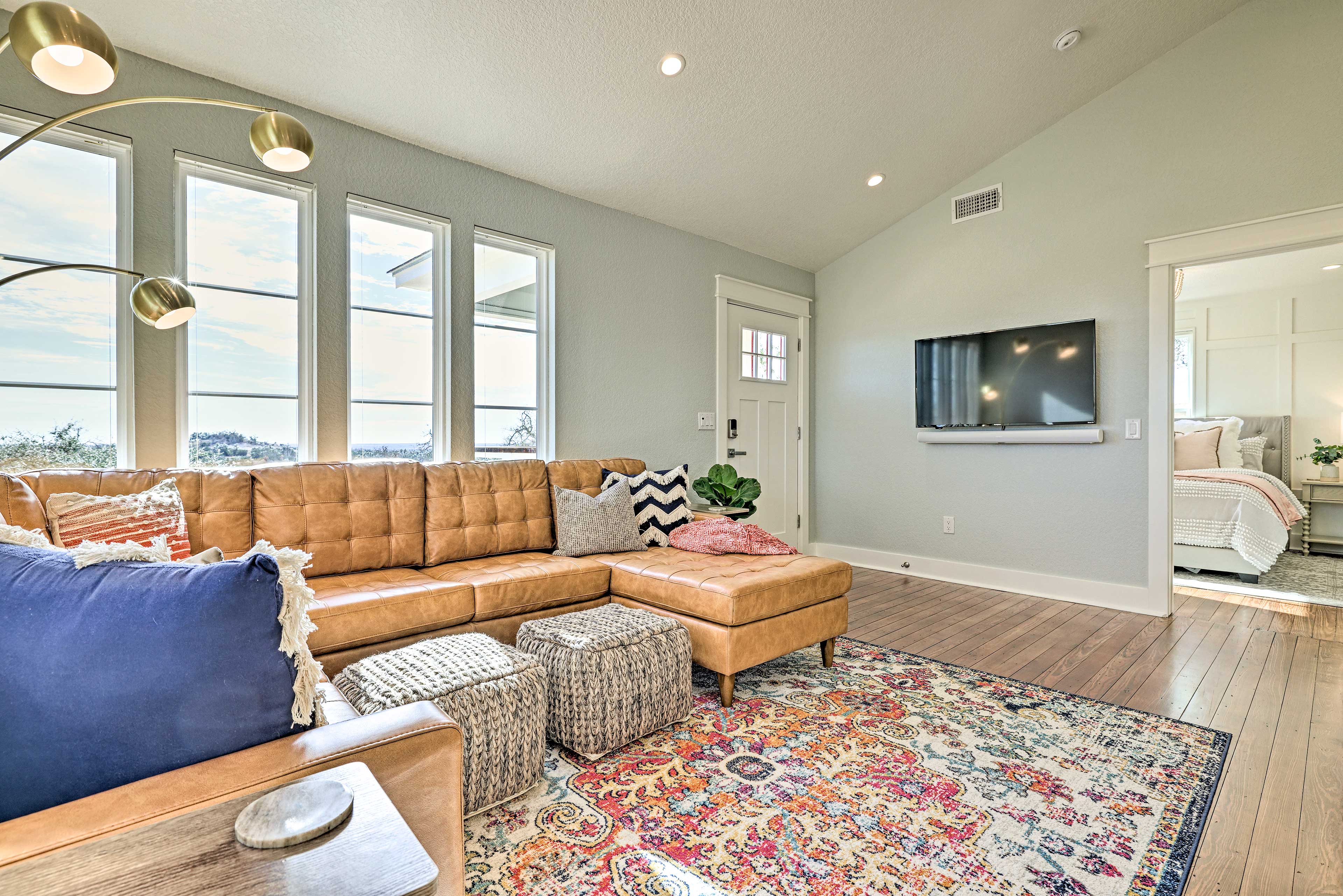 Comfy Hill Country Haven w/ Private Hot Tub!