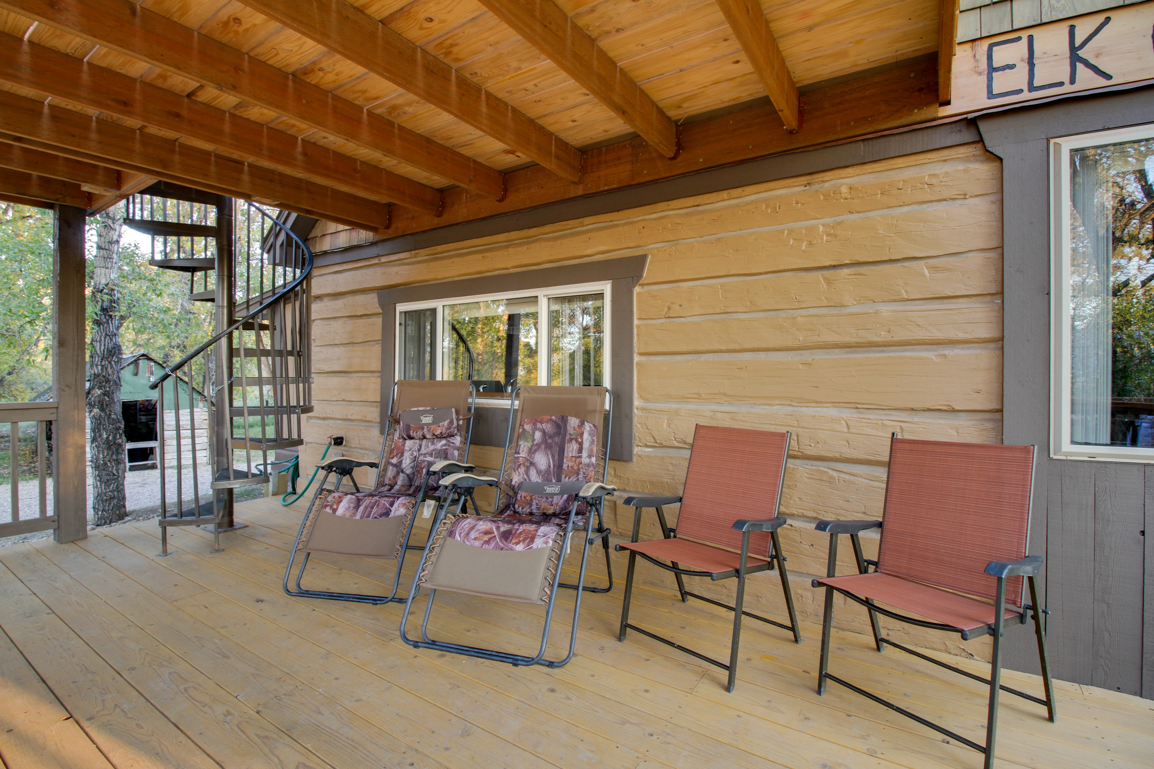 Cozy Augusta Cabin w/ Furnished Deck & Grill!