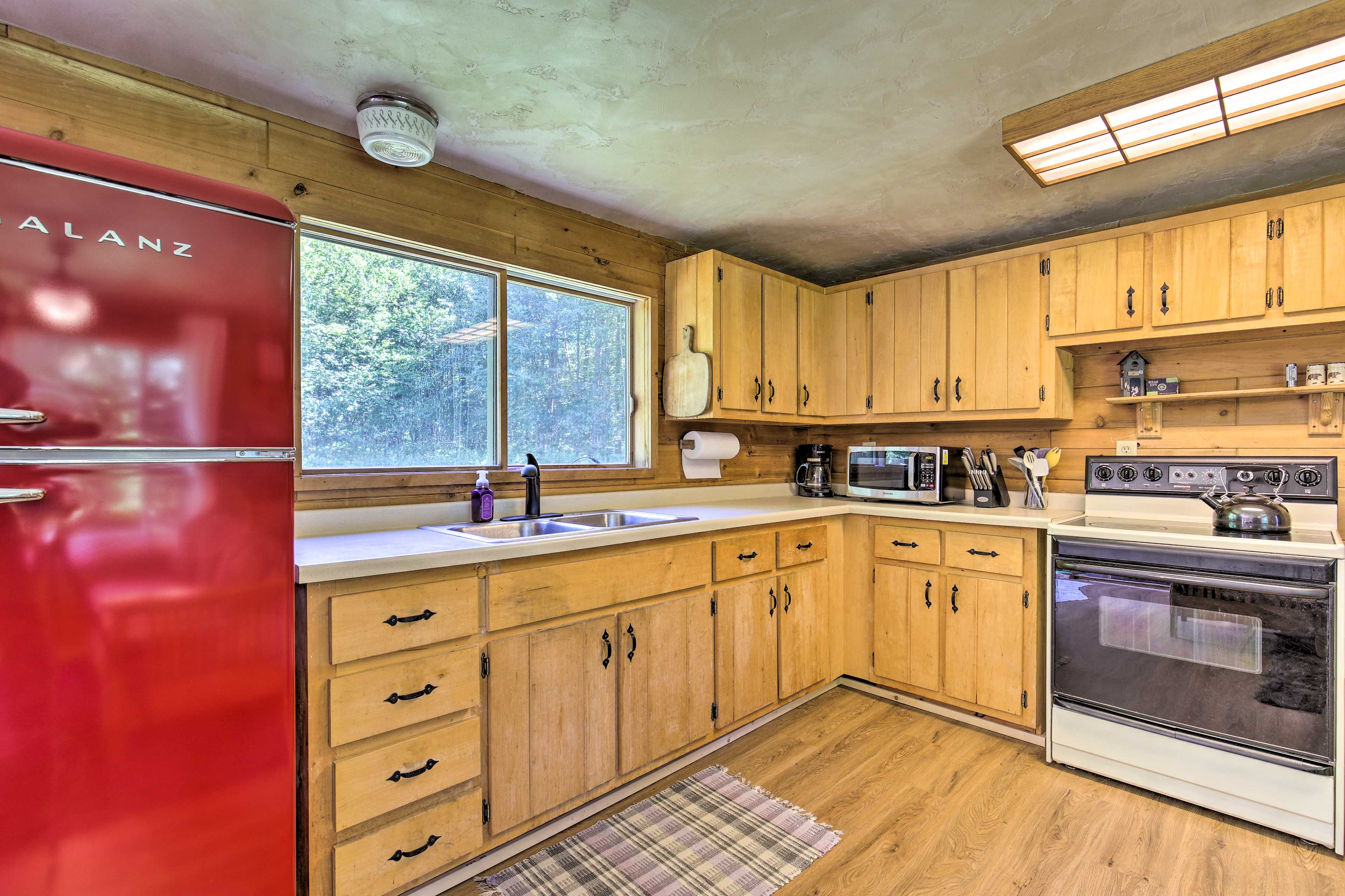 Property Image 2 - Cozy Florence Cabin, Proximity to Keyes Peak!