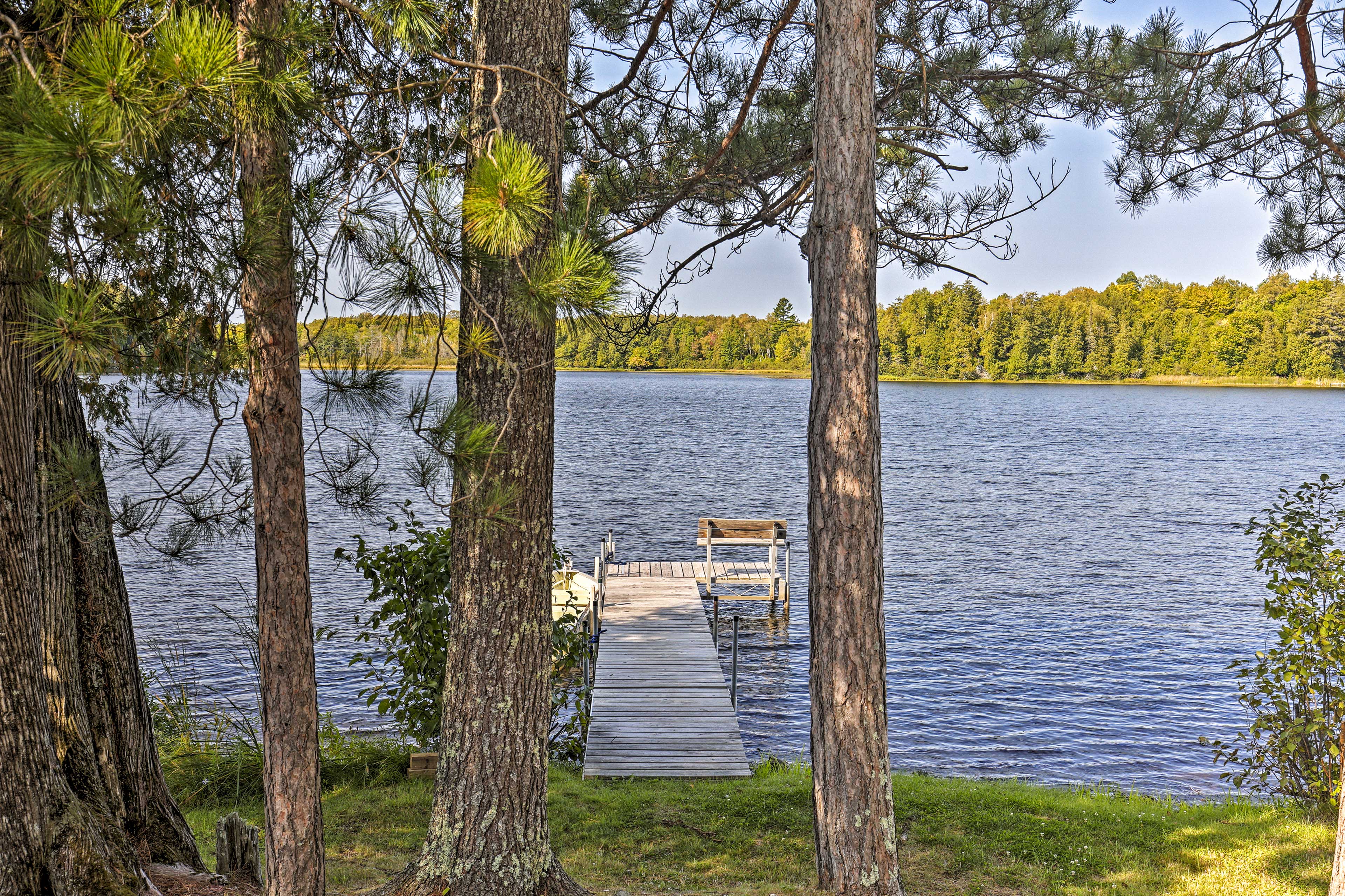 Cozy Lakefront Cabin w/ Indoor Gas Fireplace!