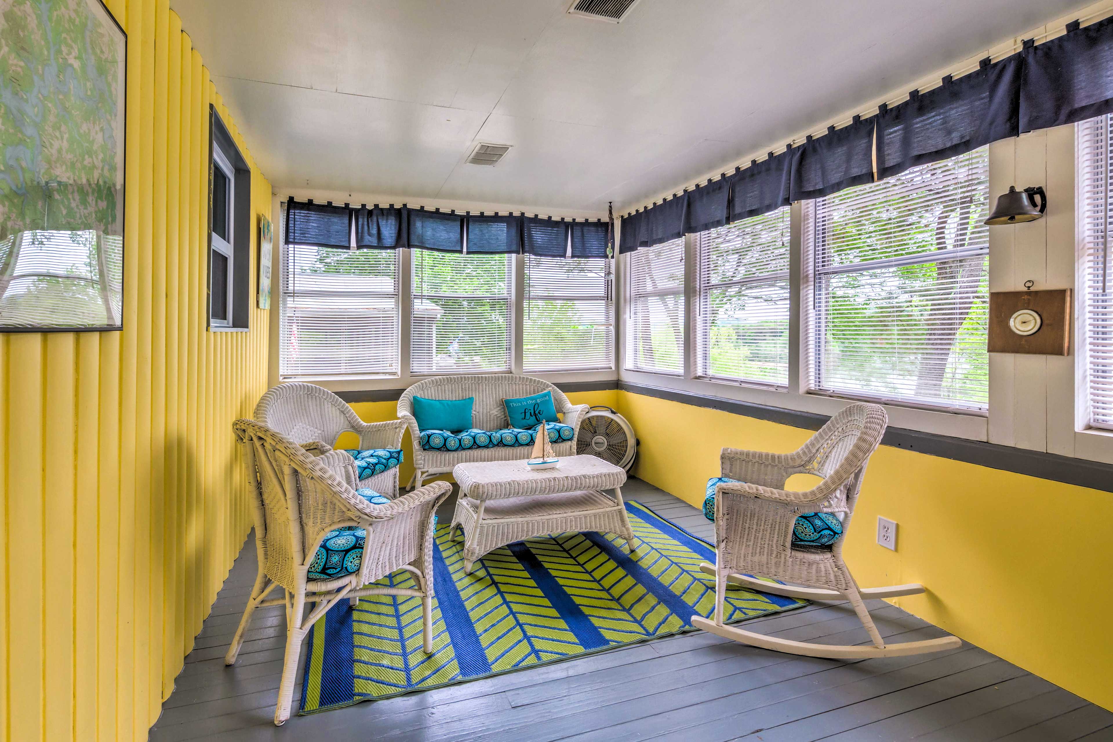 Cozy Kentucky Cabin w/ Sunroom, Yard & Views!