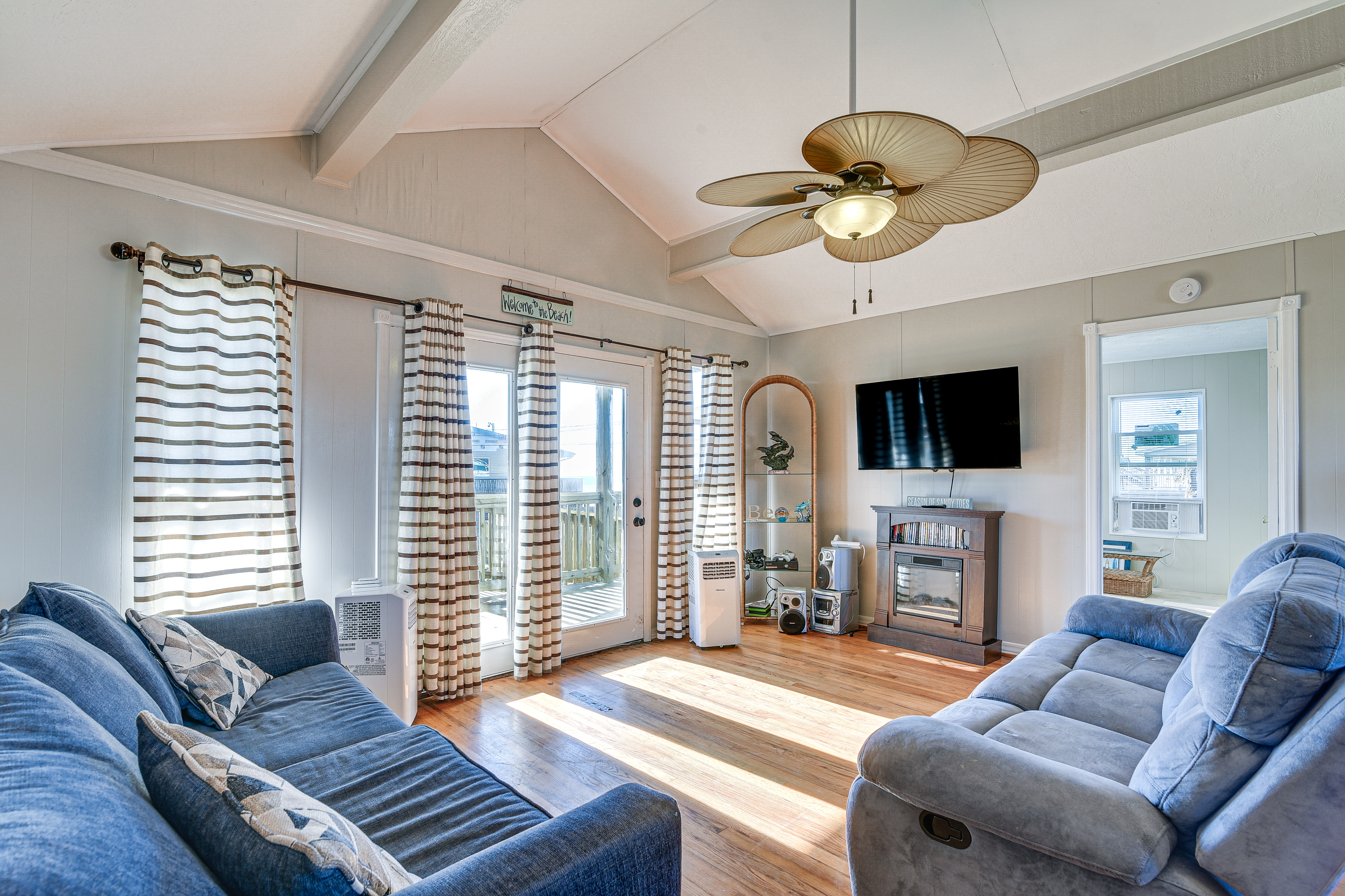 Second-Row Surfside Beach House: Newly Renovated!