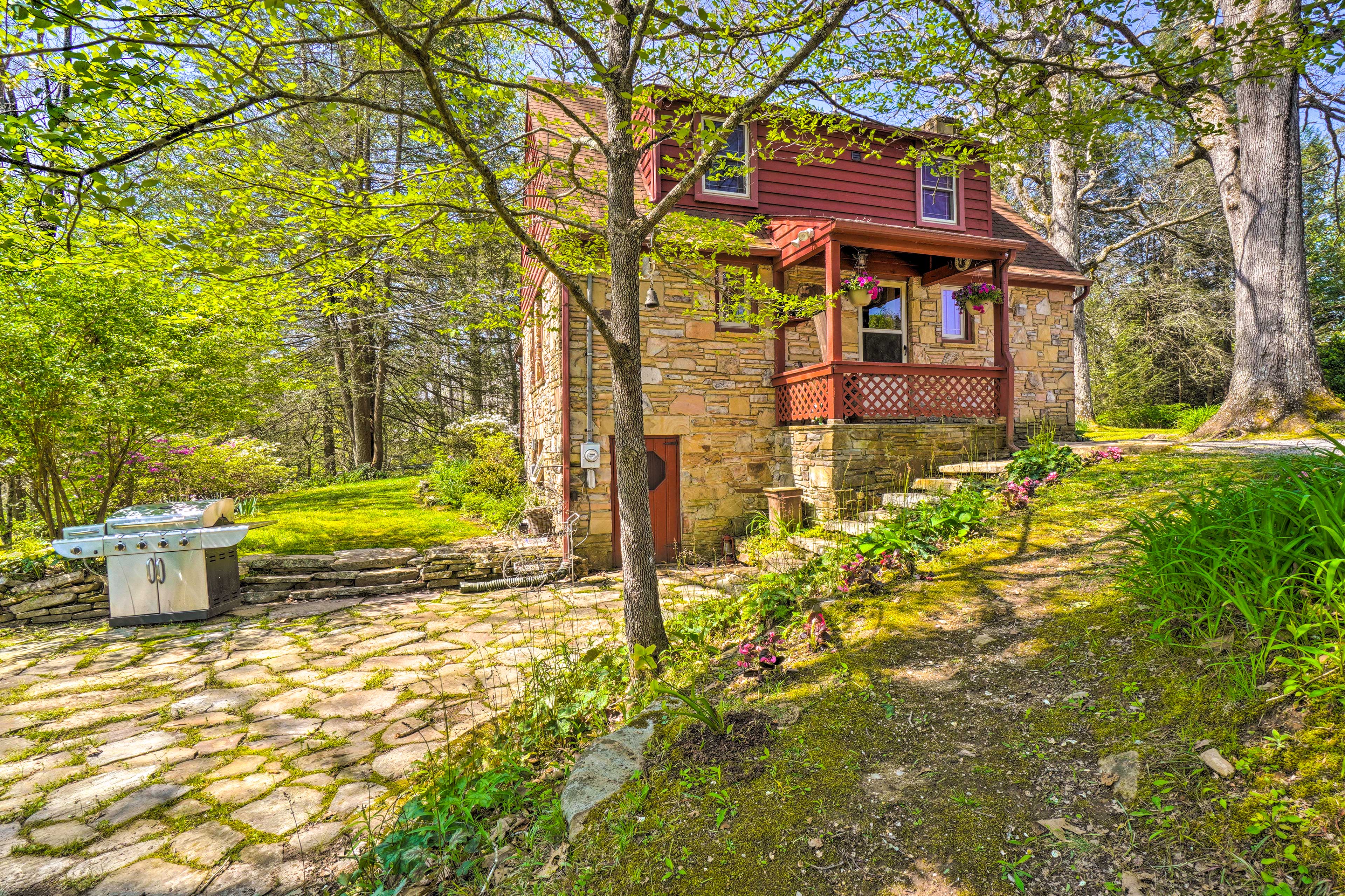 Property Image 2 - Dreamy Homestead Escape: Patio, Ranch On-Site