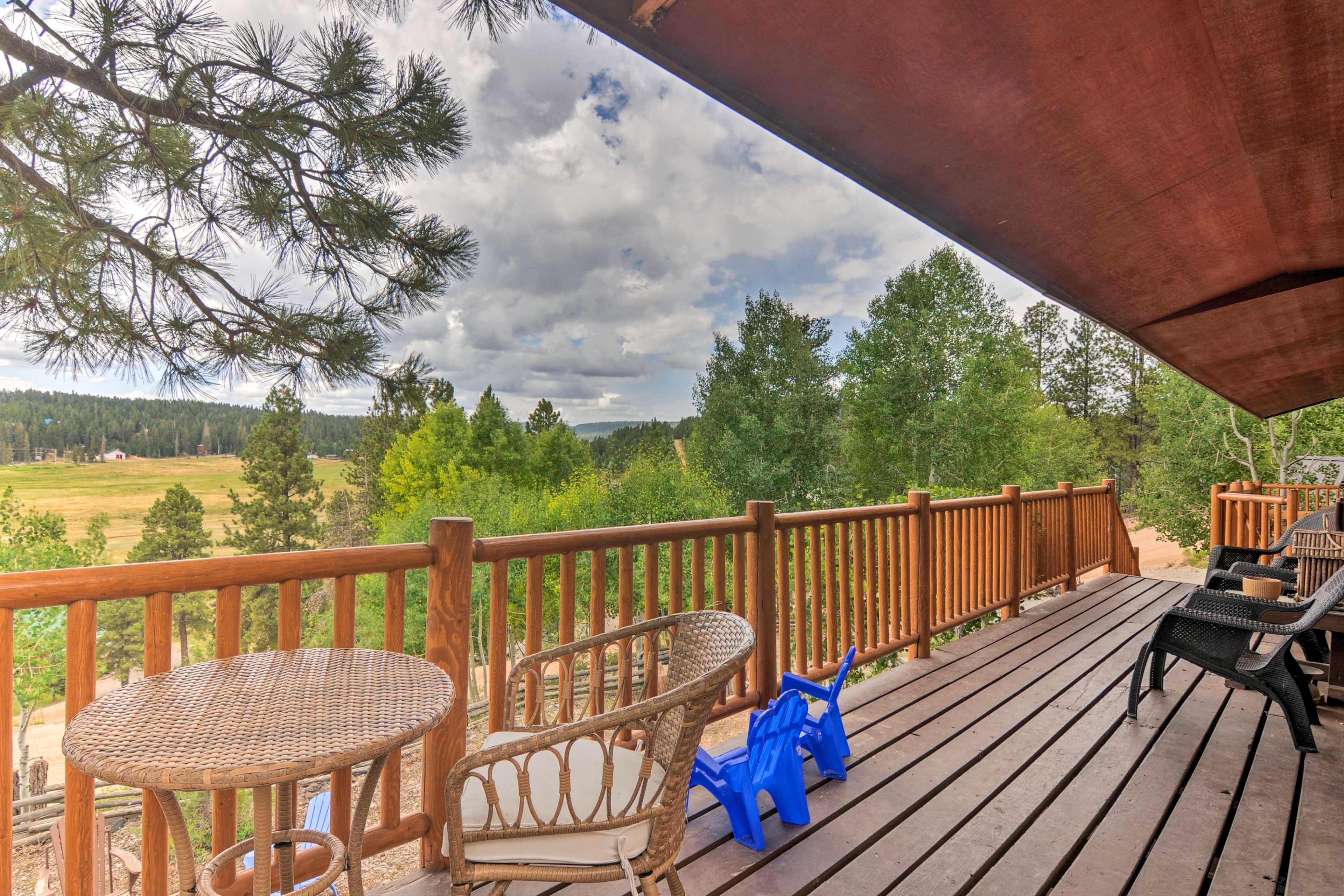 Pet-Friendly Duck Creek Village Retreat w/ Deck!