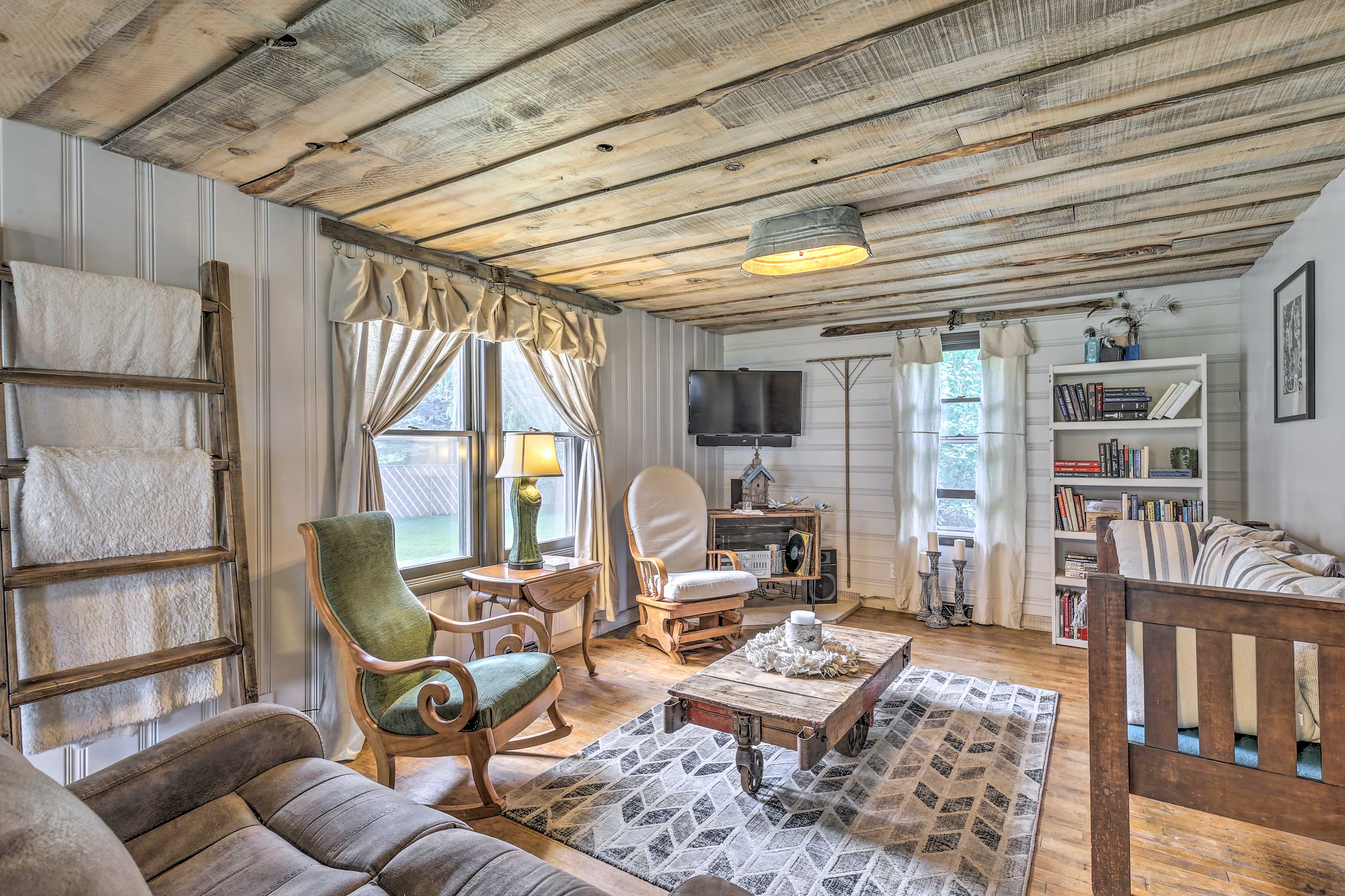 Eclectic Ladysmith Hideaway Hike and Hunt! Home Rental in Ladysmith