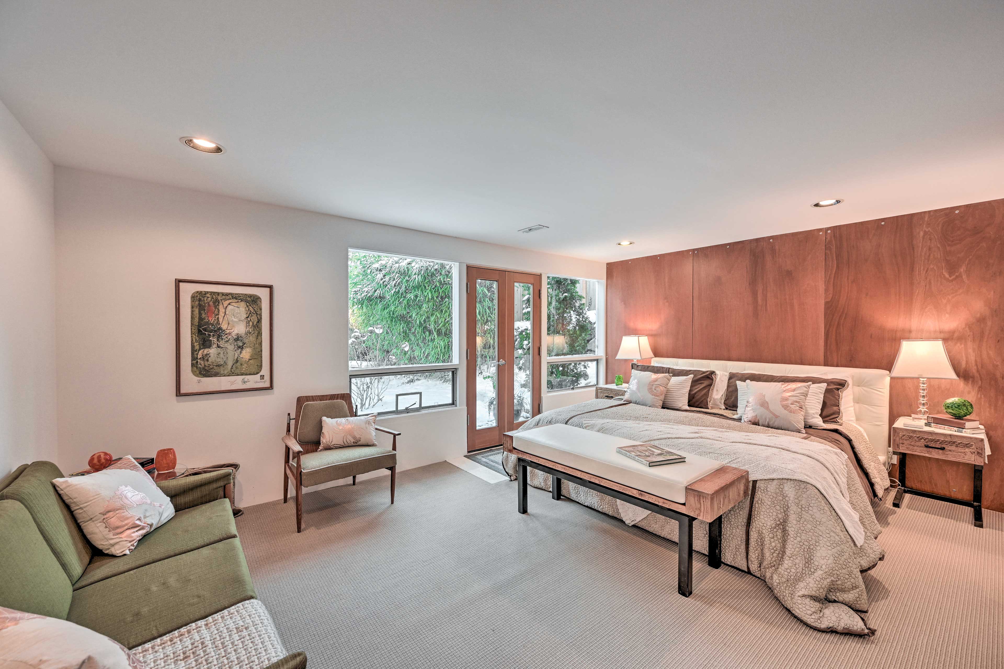 Edmonds Apartment with Private Wine Cellar!