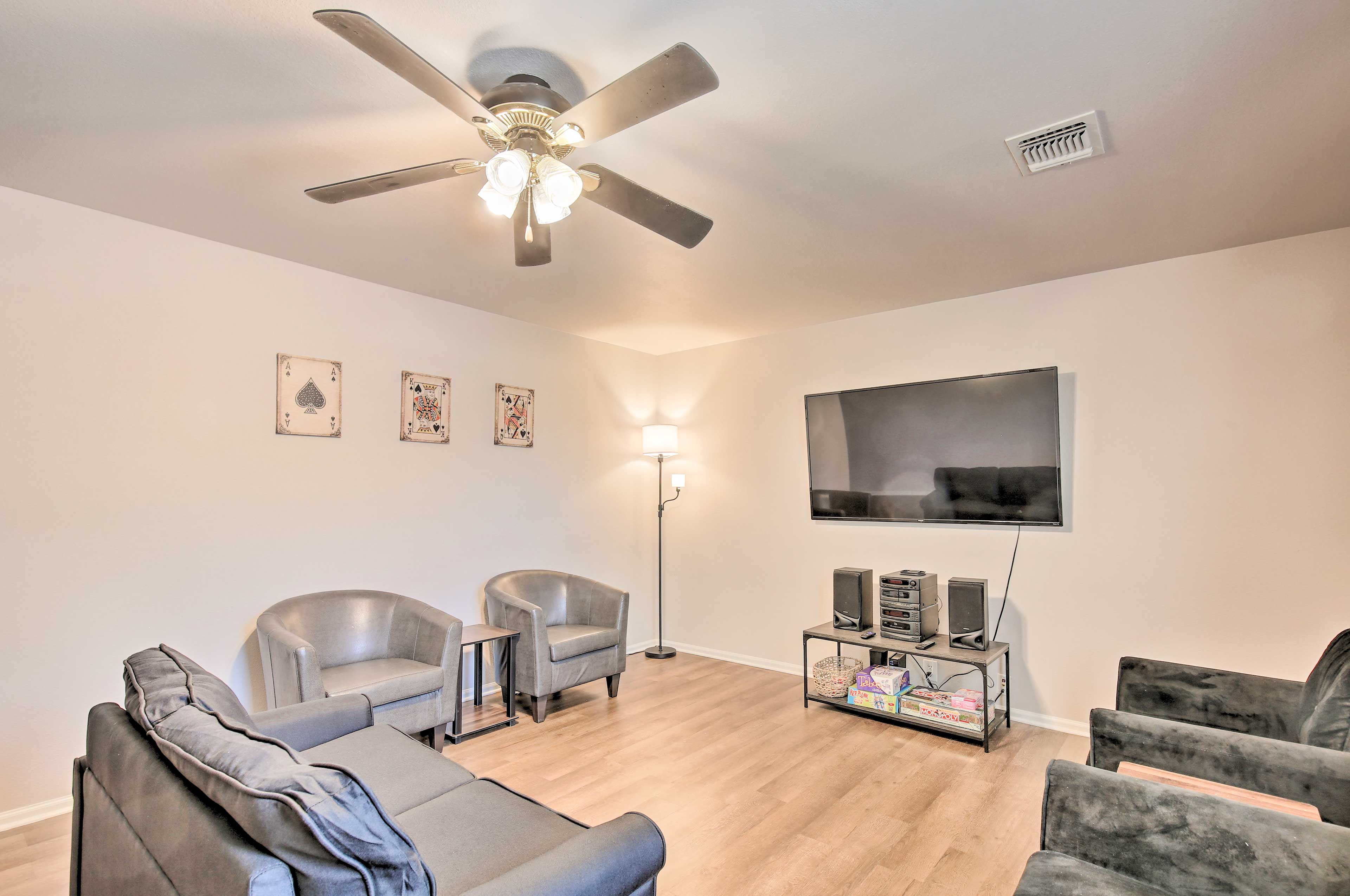 San Antonio Getaway w/ Game Room, Near SeaWorld!