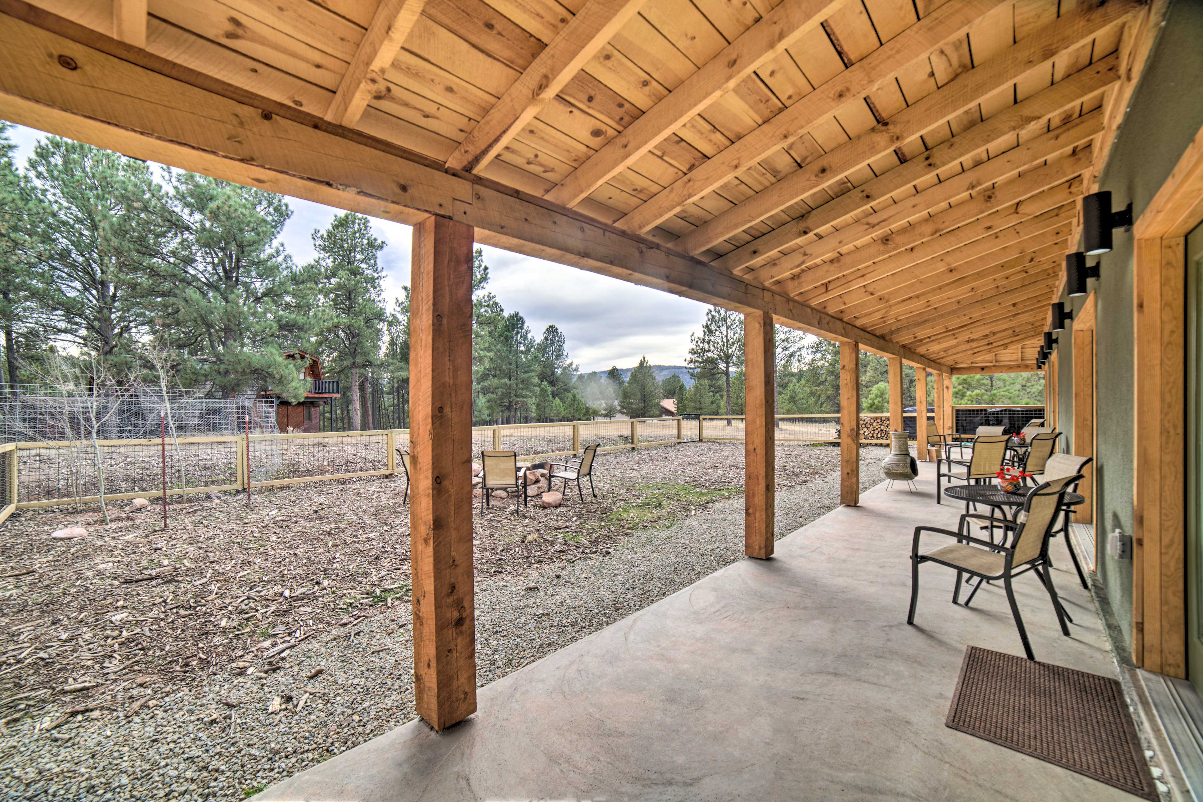 Family Home w/ Fire Pit & Grill ~ 1 Mi to Slopes!