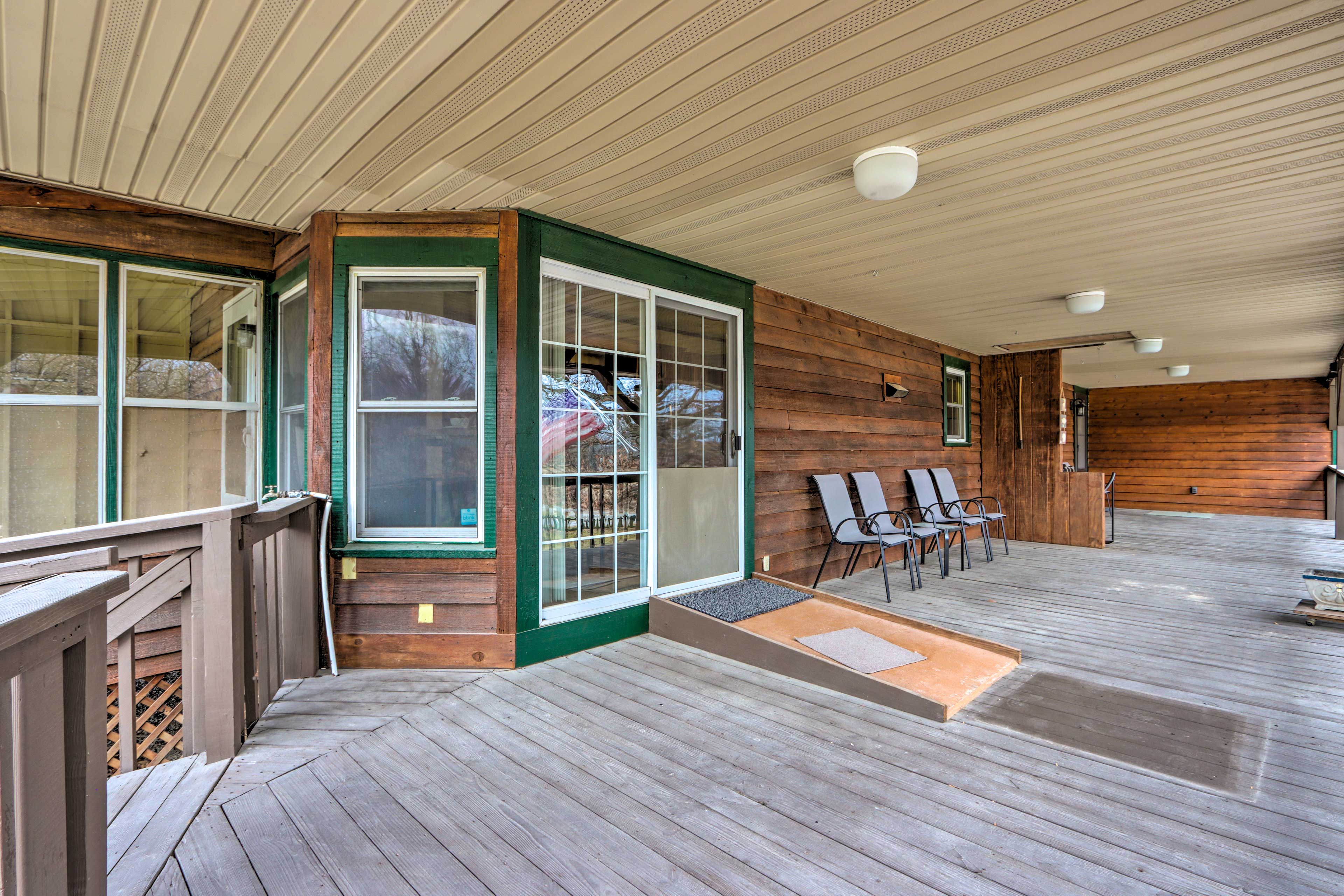 Family Apartment w/ Fireplace & Front Porch!