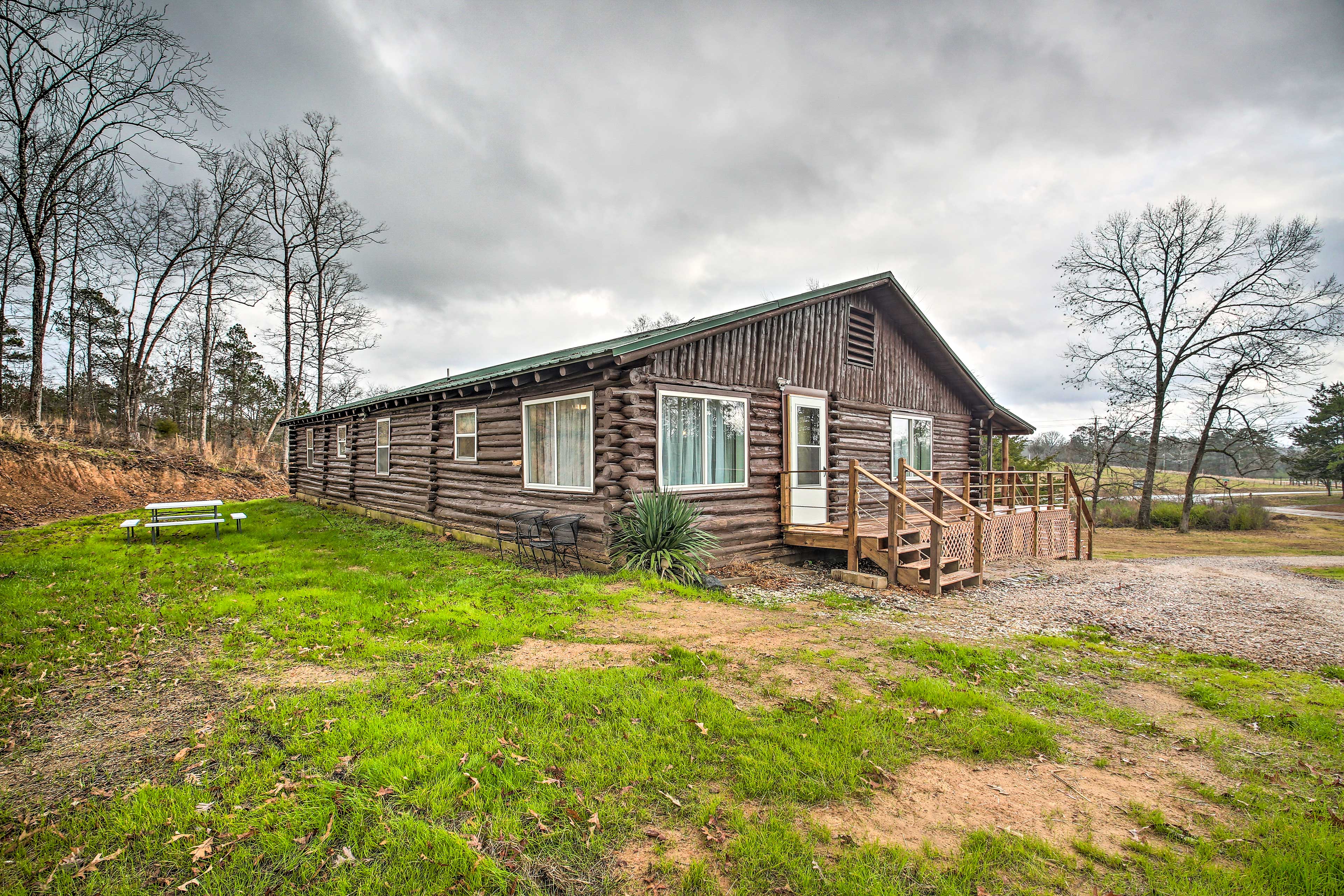 Property Image 2 - Family Cabin w/ Yard ~ 11 Mi to Lake Ouachita