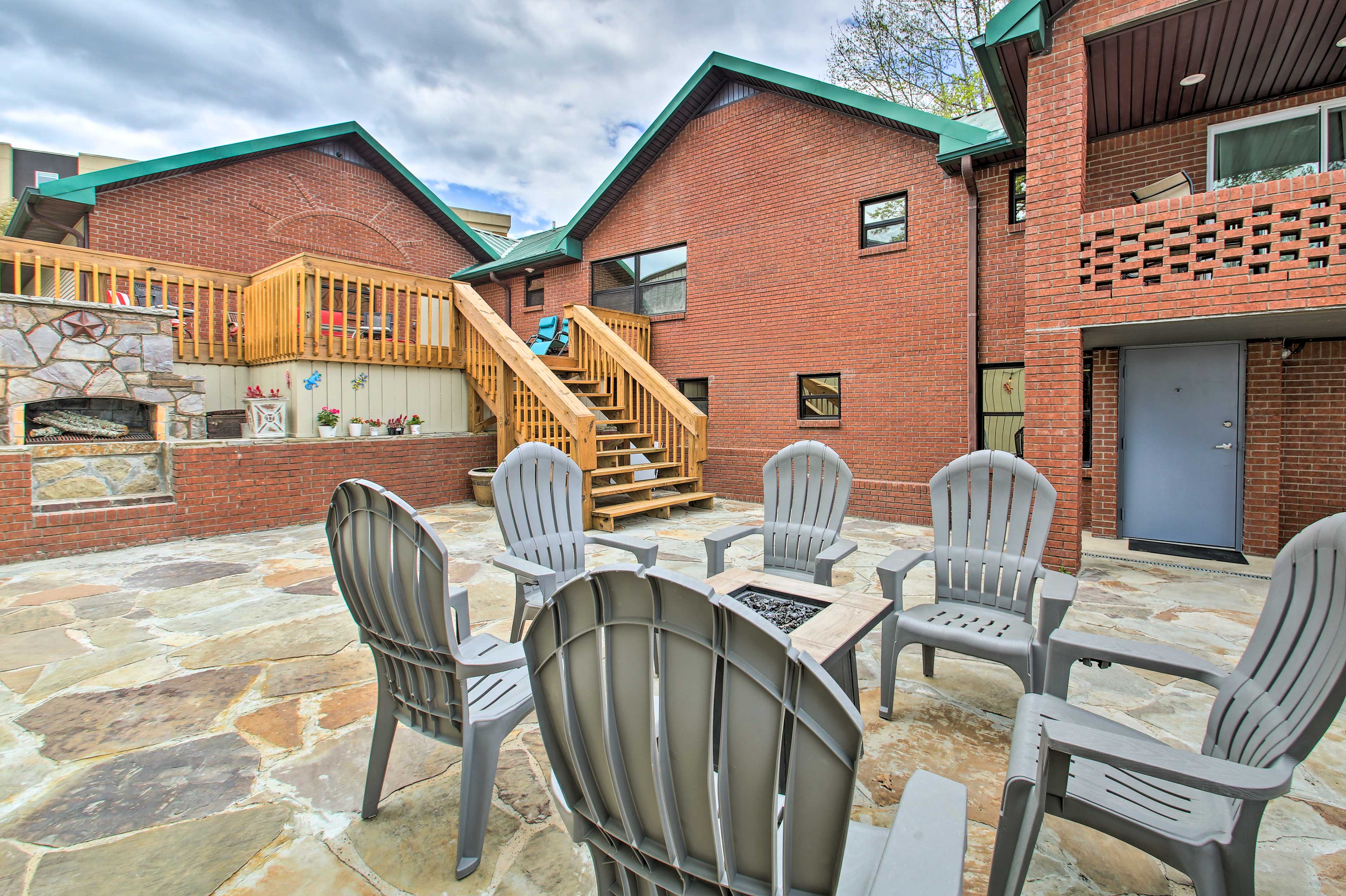 Property Image 1 - Pet-Friendly Lakefront Gem in Hot Springs w/ Docks