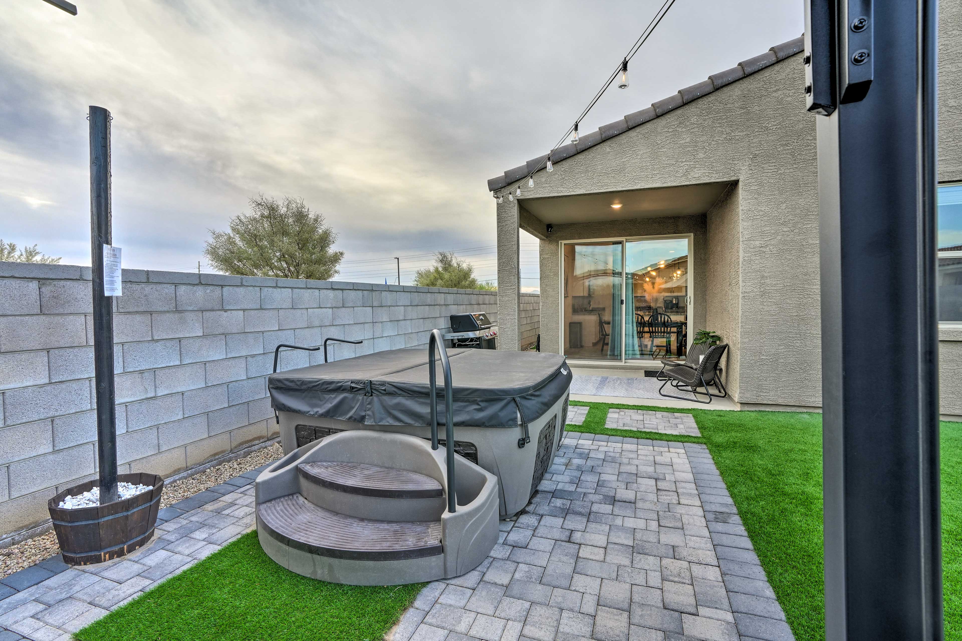 New-Build Glendale Home w/ Hot Tub + Putting Green