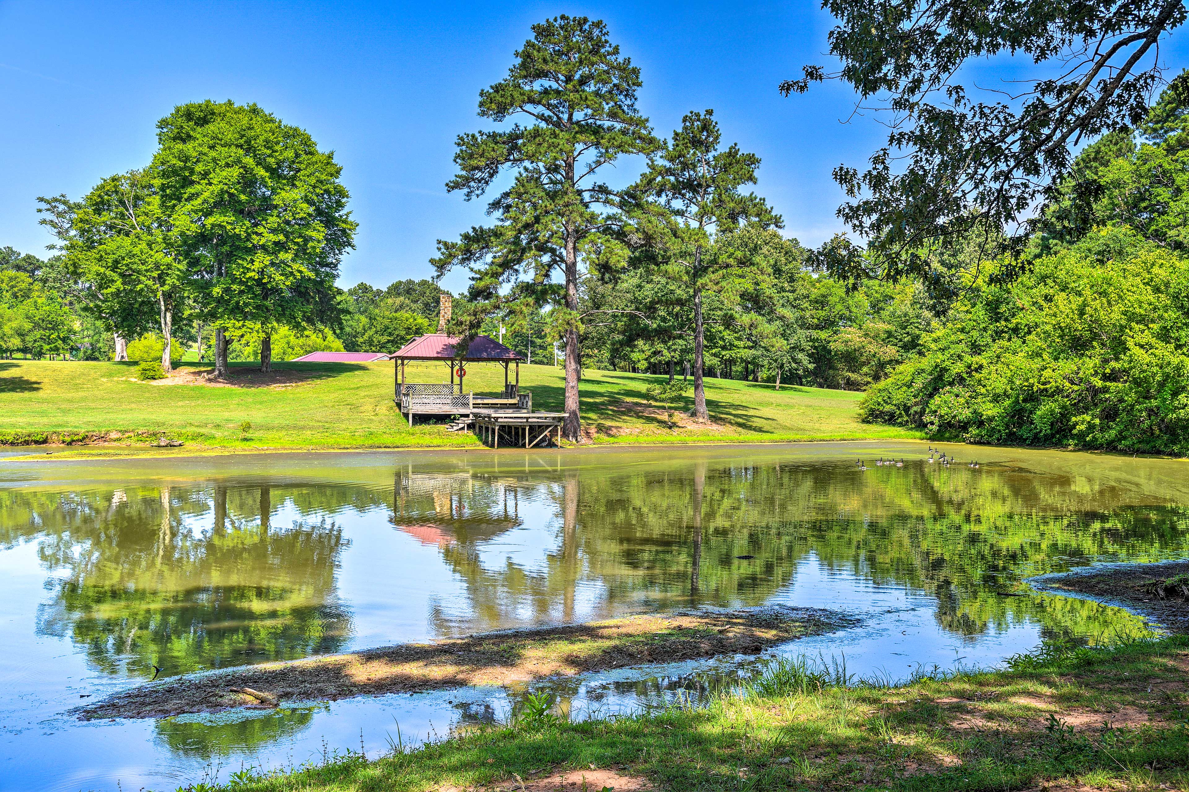 Property Image 2 - ’Golfer’s Retreat’: Guntersville Lake On-Site