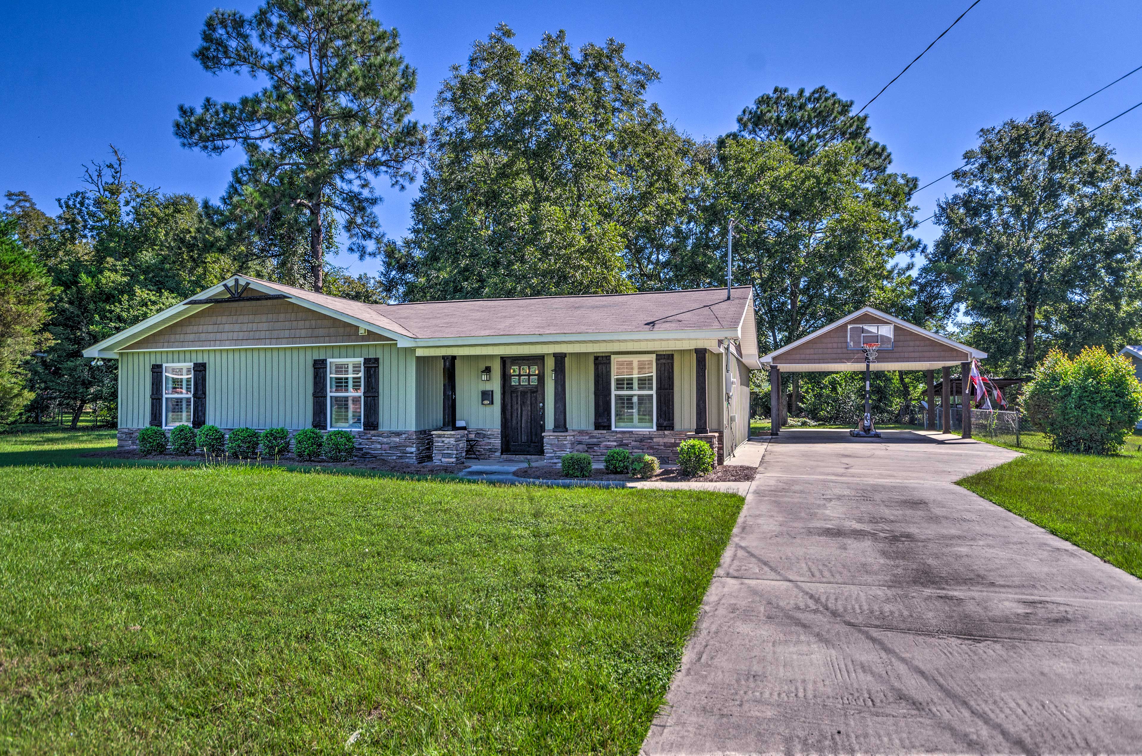 Hartford Home w/ Updated Interior & Backyard! Home Rental in Hartford