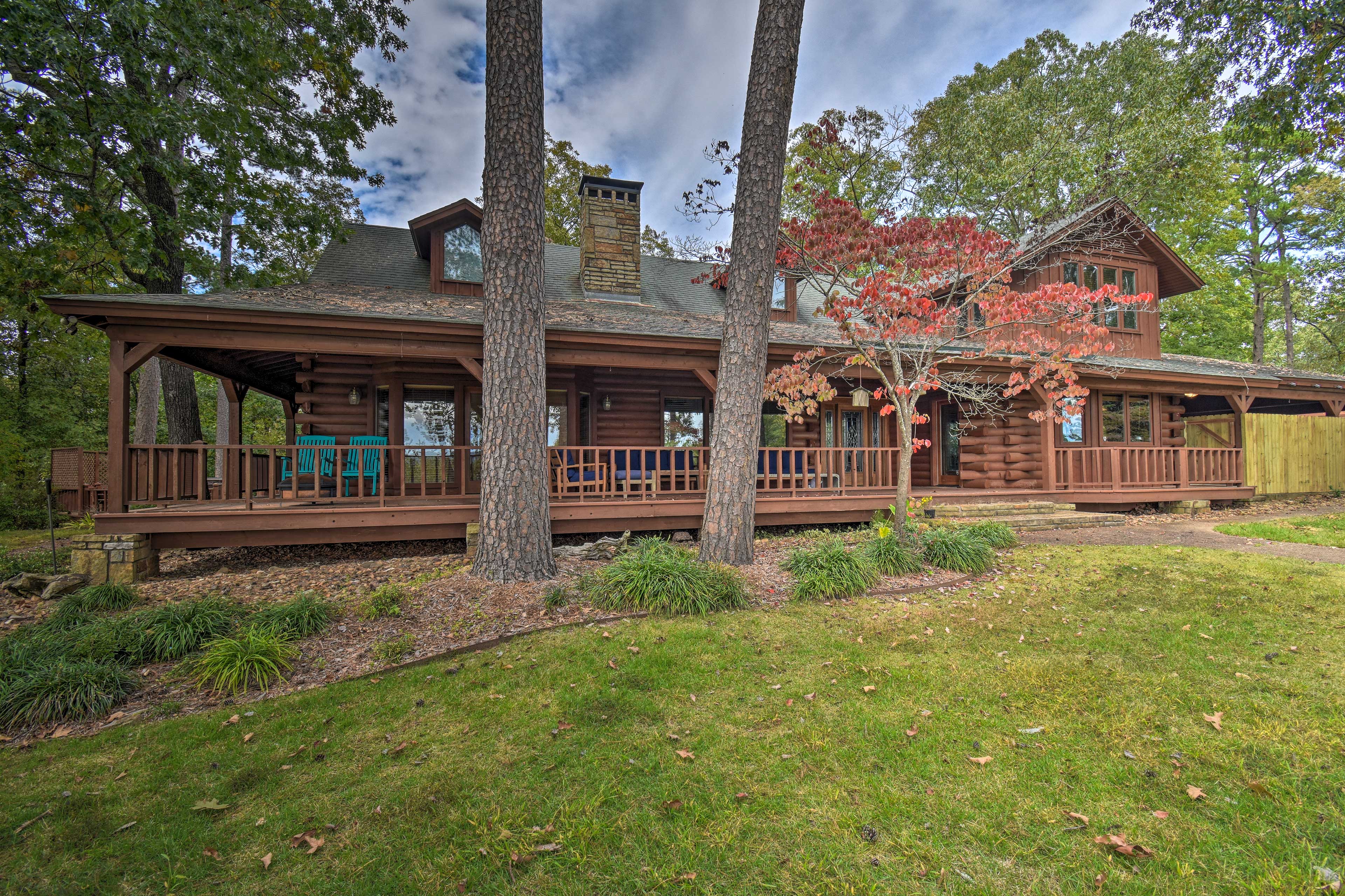 Property Image 1 - Hilltop Hot Springs Log Cabin w/ Hot Tub & Grill!