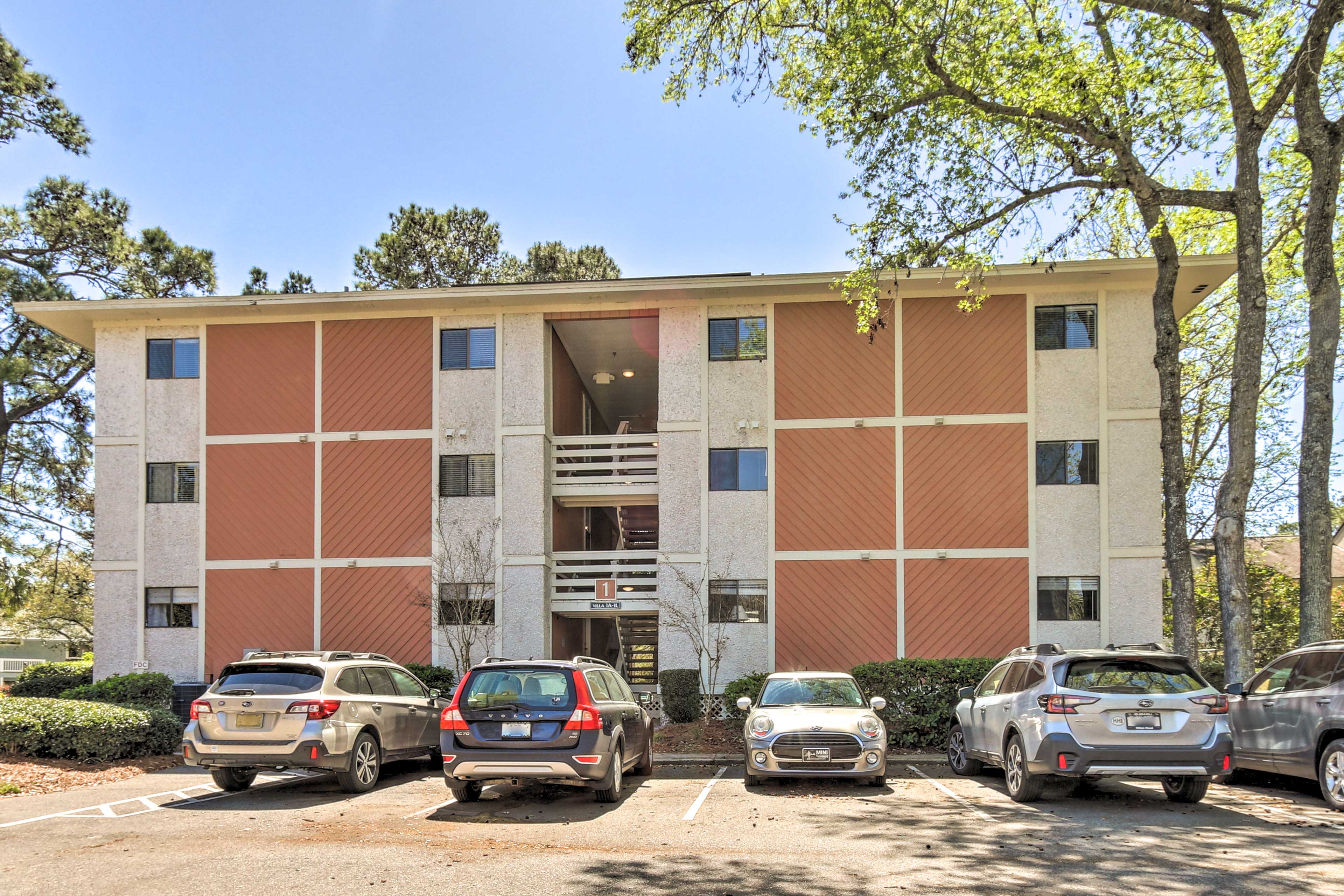 Property Image 2 - Hilton Head Condo: Pool, Hot Tub & Tennis Access!