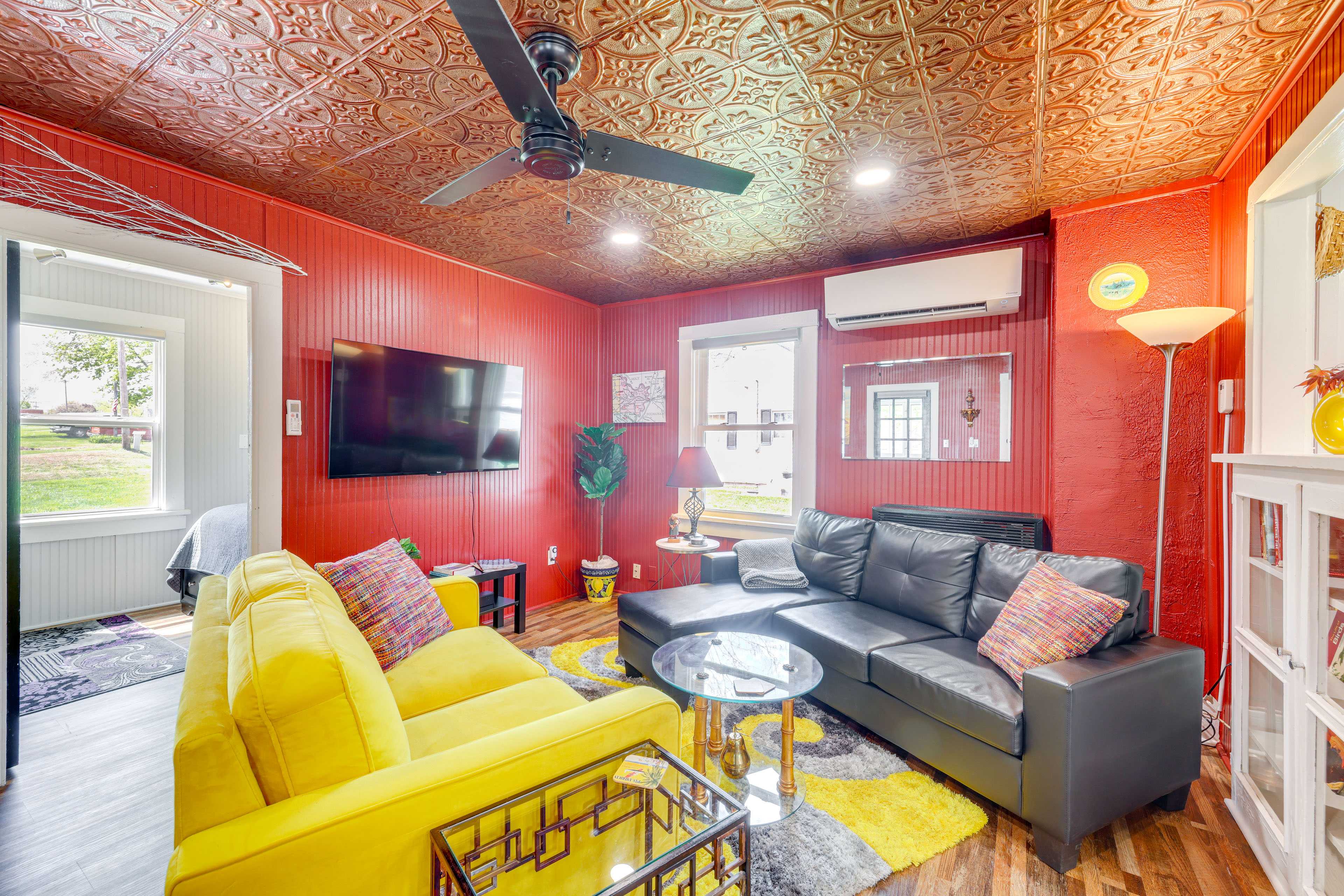 Homey Cottage with Sunroom & Smart TV!