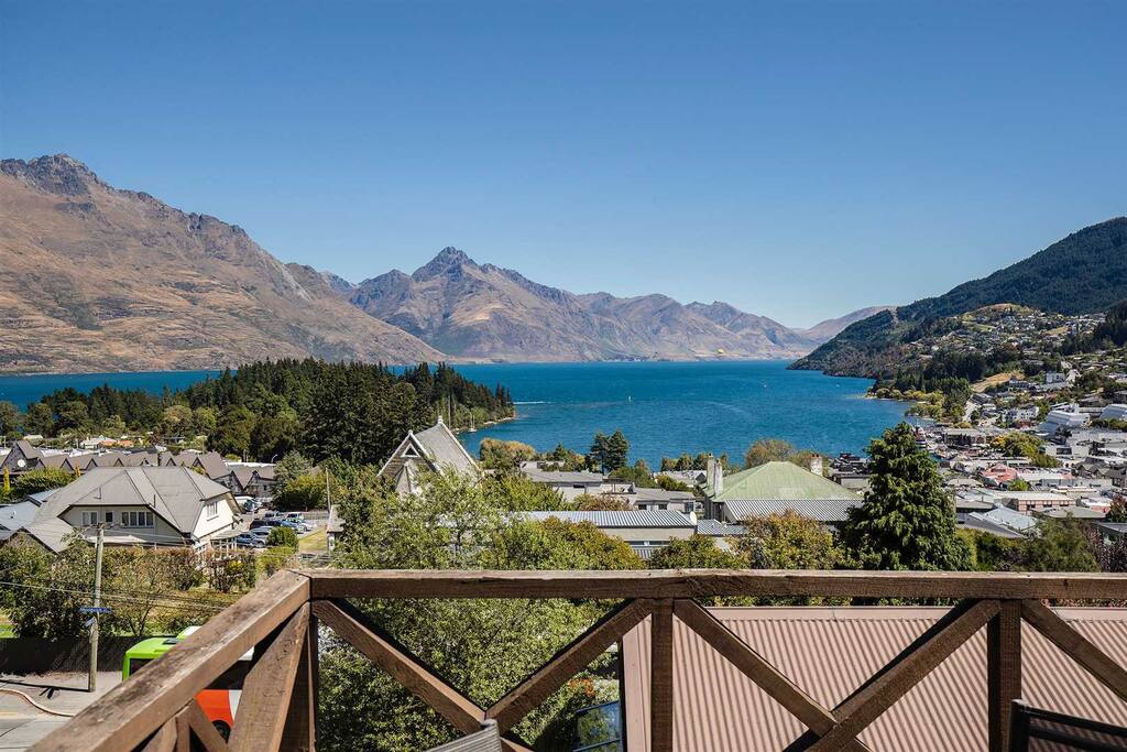 Property Image 1 - Stunning Views with a Fantastic Location! 