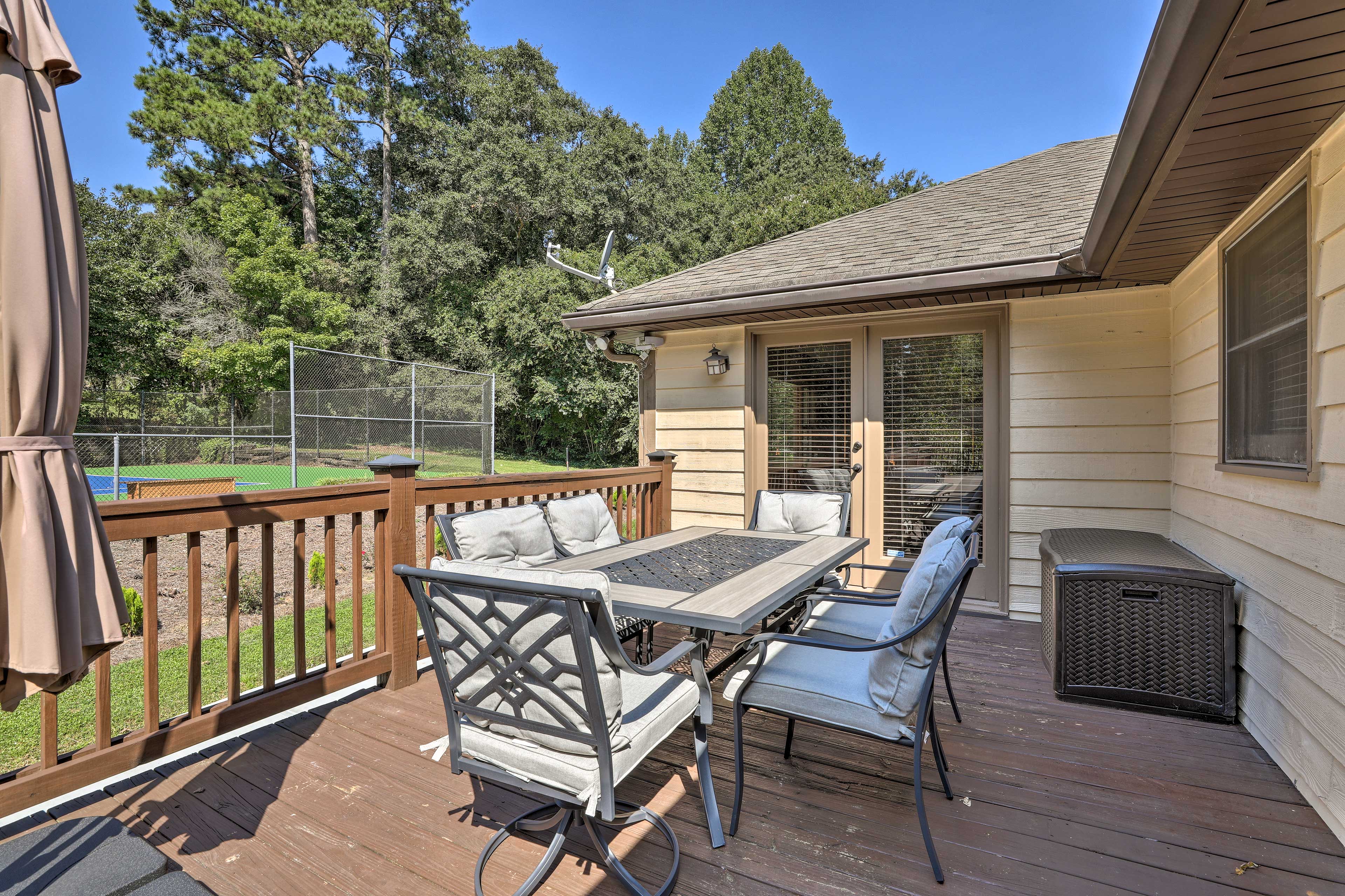 Property Image 2 - Inviting Duluth House w/ Deck - 22 Mi to ATL!