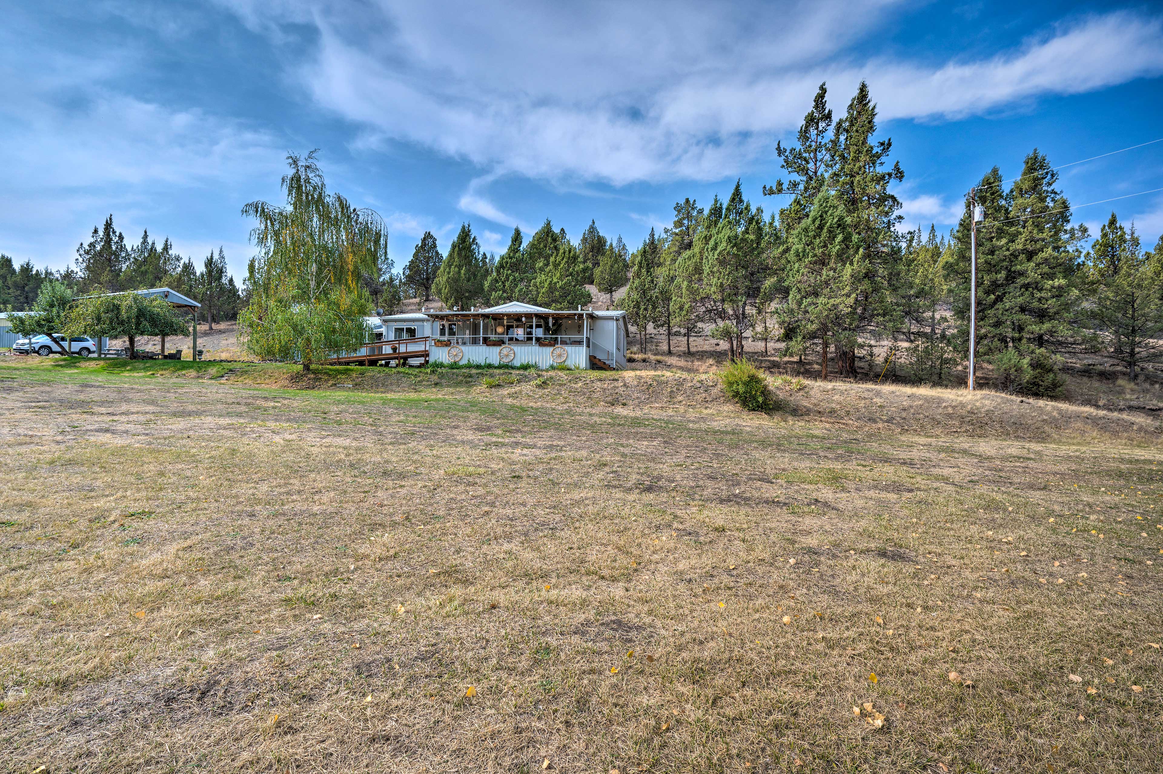 John Day Lakehouse w/ a Great Outdoor Space!